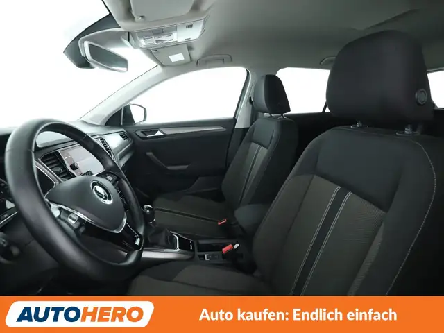 Volkswagen T-Roc view 10