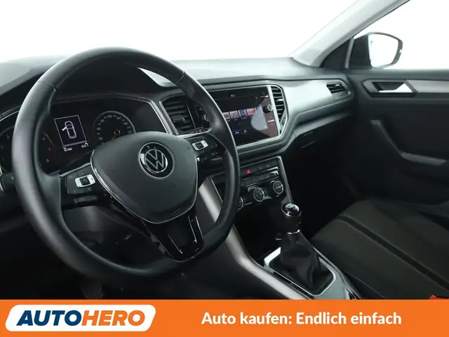 Volkswagen T-Roc view 11