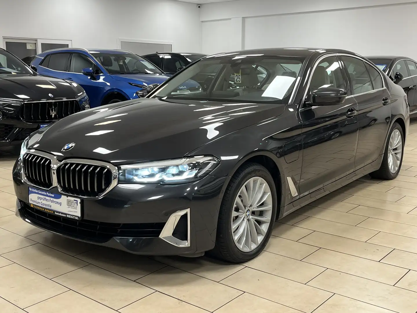 BMW 530 e Luxury Line*LED*360°Cam*Leder*Cockpit*Navi Grau - 1