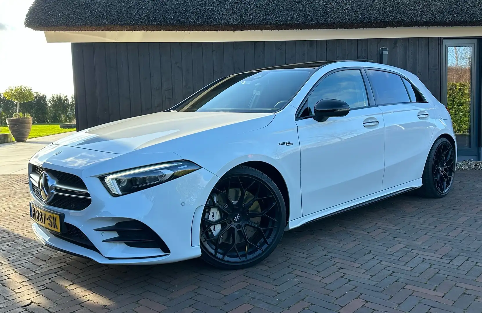 Mercedes-Benz A 35 AMG 4MATIC | Kuipstoel | Pano | Memory | Burmester | Wit - 1