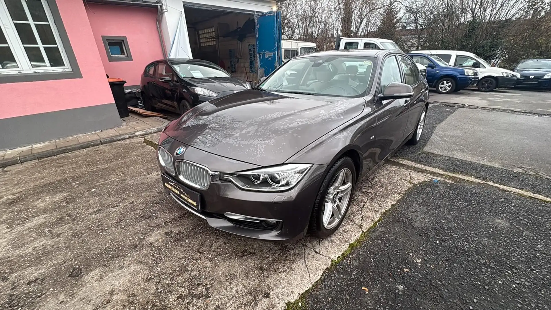 BMW 320 3 Limousine 320 i Automatik+ Braun - 1