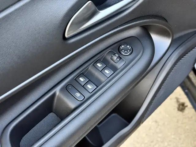 Jeep Avenger view 13