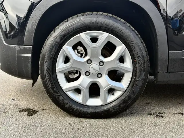 Jeep Avenger view 5