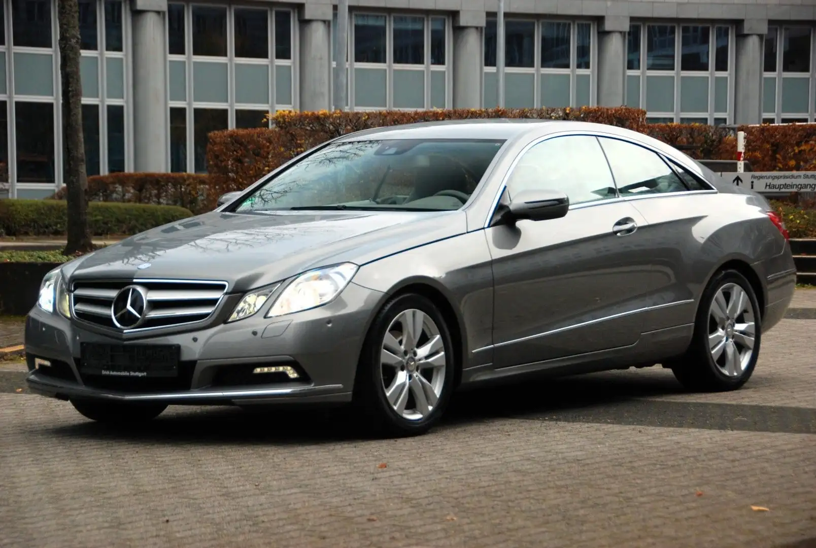 Mercedes-Benz E 250 CGI BlueEfficiency| 2.HAND|XENON| ILS| PDC Silber - 1