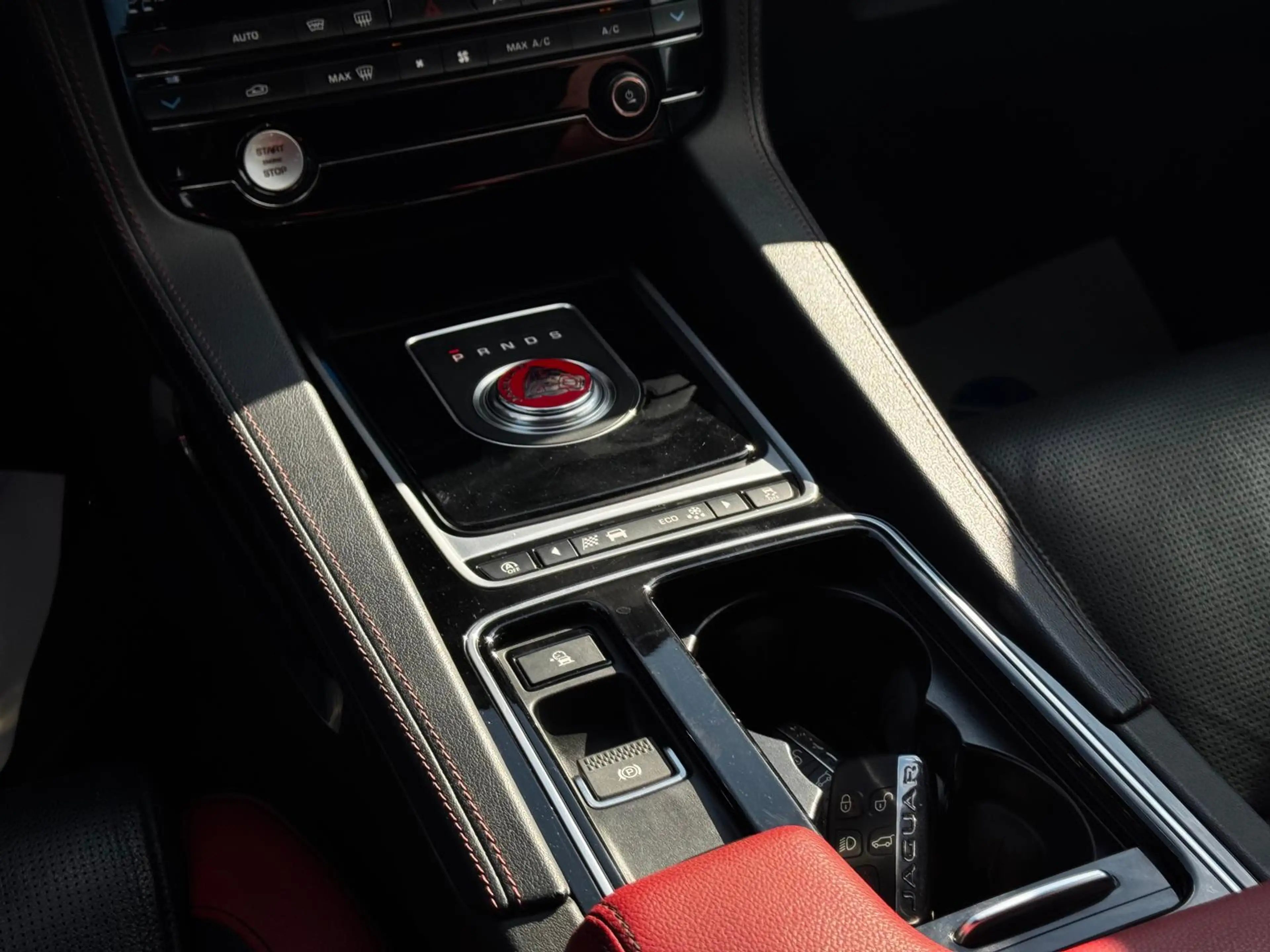 Jaguar F-Pace S AWD LED/HeadUp/Keyless/Memory/Standheiz — photo 13