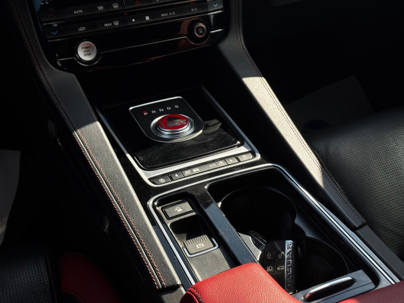 Jaguar F-Pace S AWD LED/HeadUp/Keyless/Memory/Standheiz — photo 13