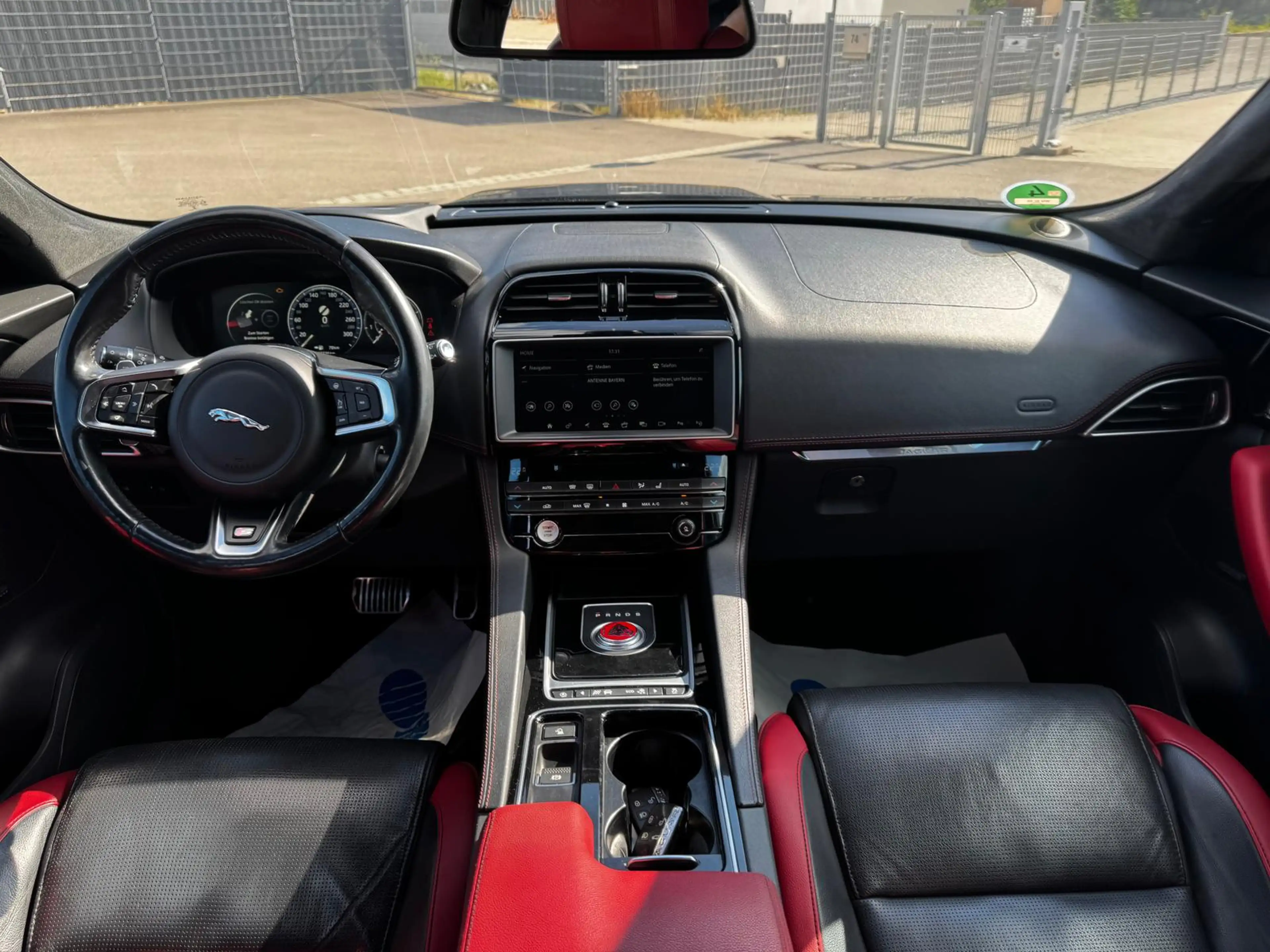 Jaguar F-Pace S AWD LED/HeadUp/Keyless/Memory/Standheiz — photo 9