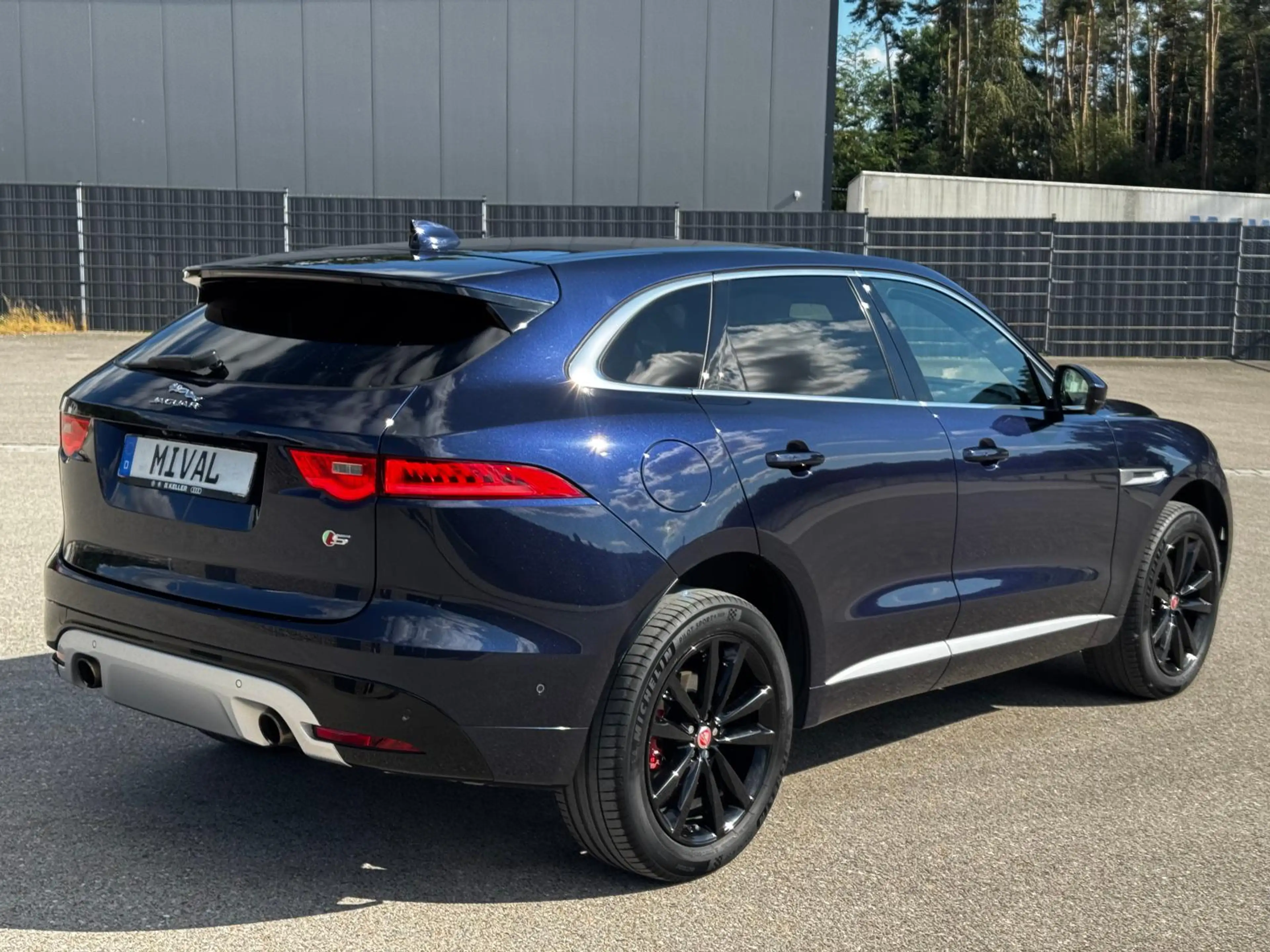Jaguar F-Pace S AWD LED/HeadUp/Keyless/Memory/Standheiz — photo 7