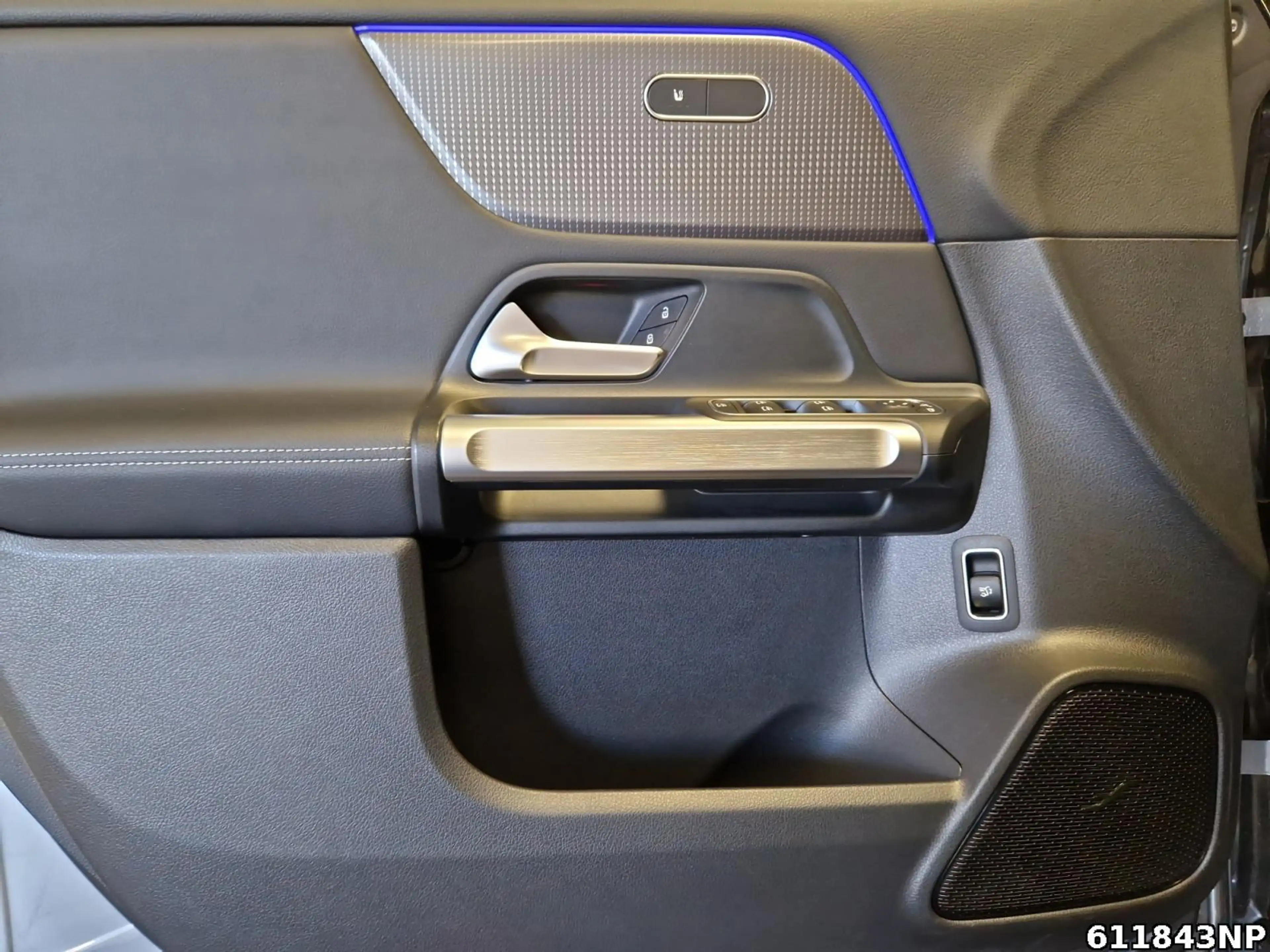 Mercedes-Benz EQB 250 Progressive Night Distronic Adv. Sound — photo 13