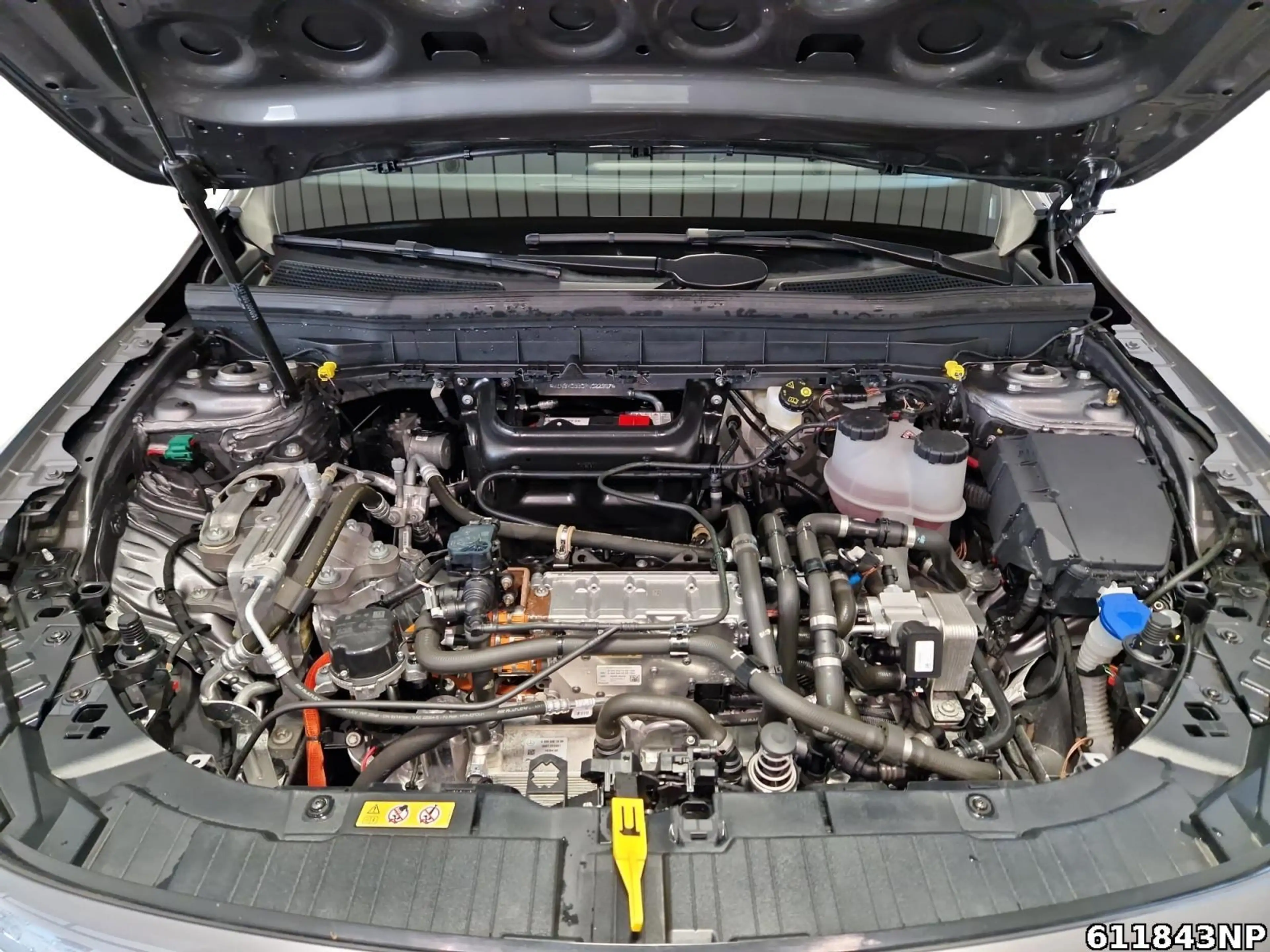 Mercedes-Benz EQB 250 Progressive Night Distronic Adv. Sound — photo 7