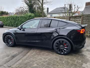 72.5 kWh Dual Motor Performance (377 kW)