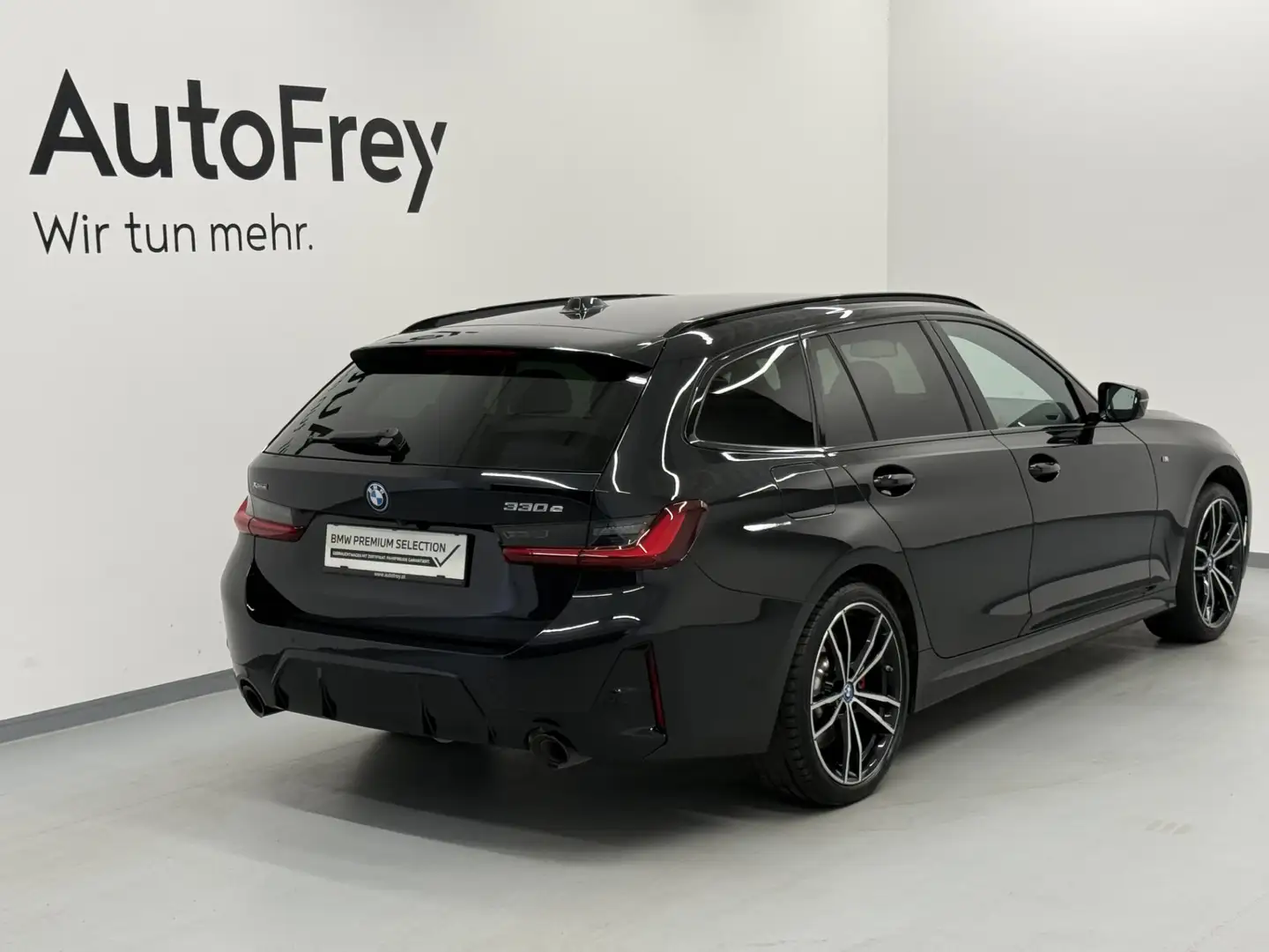 BMW 330 e xDrive Schwarz - 2