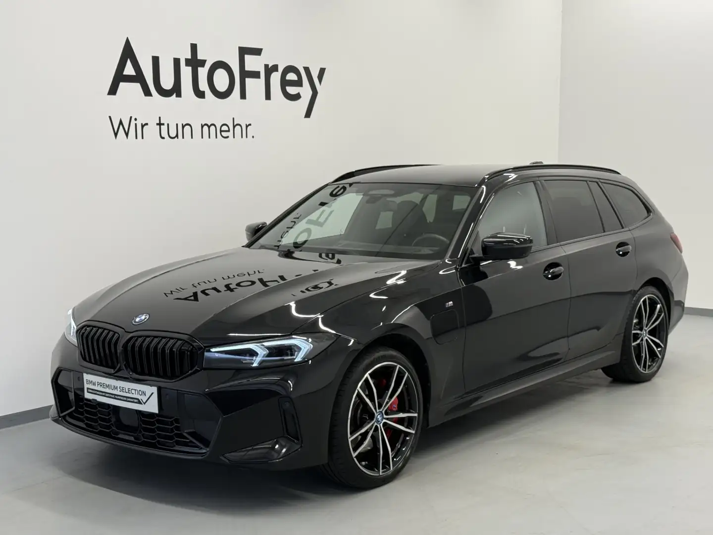 BMW 330 e xDrive Schwarz - 1