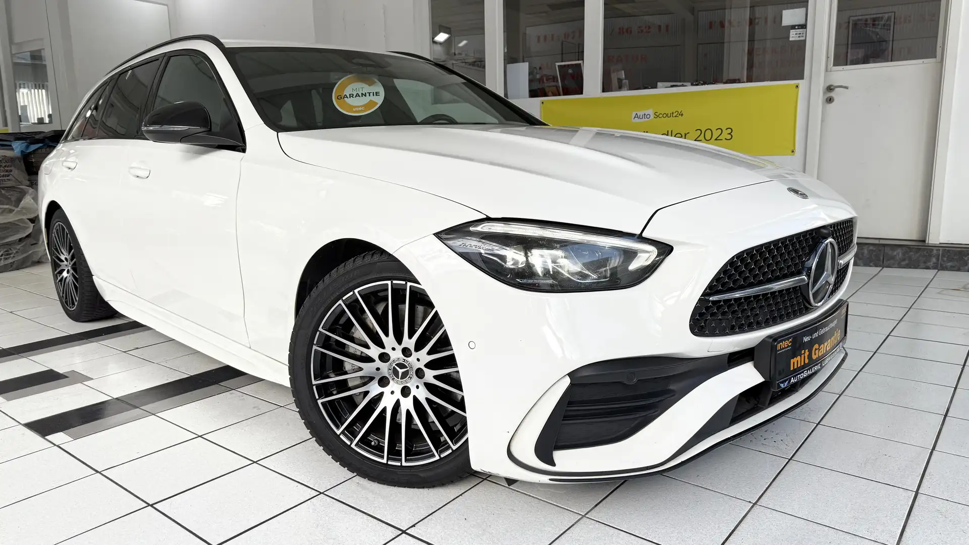 Mercedes-Benz C 300 T d AMG Line NIGHT PAKET LED LEDER 18ZOLL GARANTIE Weiß - 2