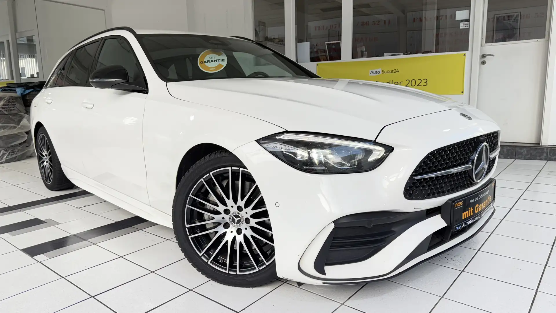 Mercedes-Benz C 300 T d AMG Line NIGHT PAKET LED LEDER 18ZOLL GARANTIE Weiß - 1