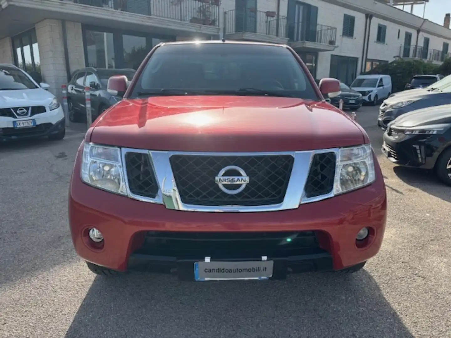 Nissan Navara 2.5 dCi 190CV 2+2 porte King Cab Sport Rosso - 2