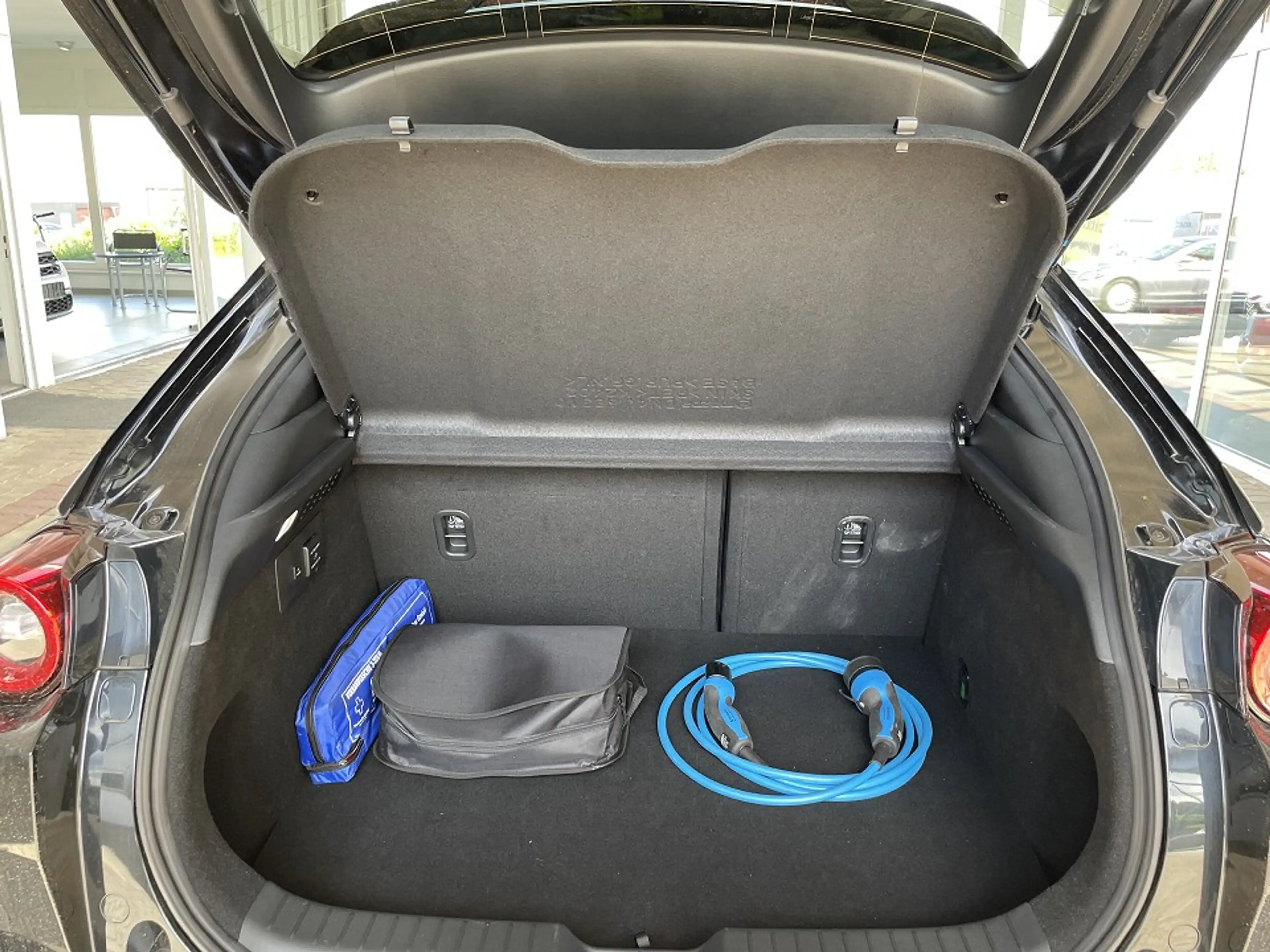 Mazda MX-30 e-SKYACTIV R-EV Advantage — photo 12