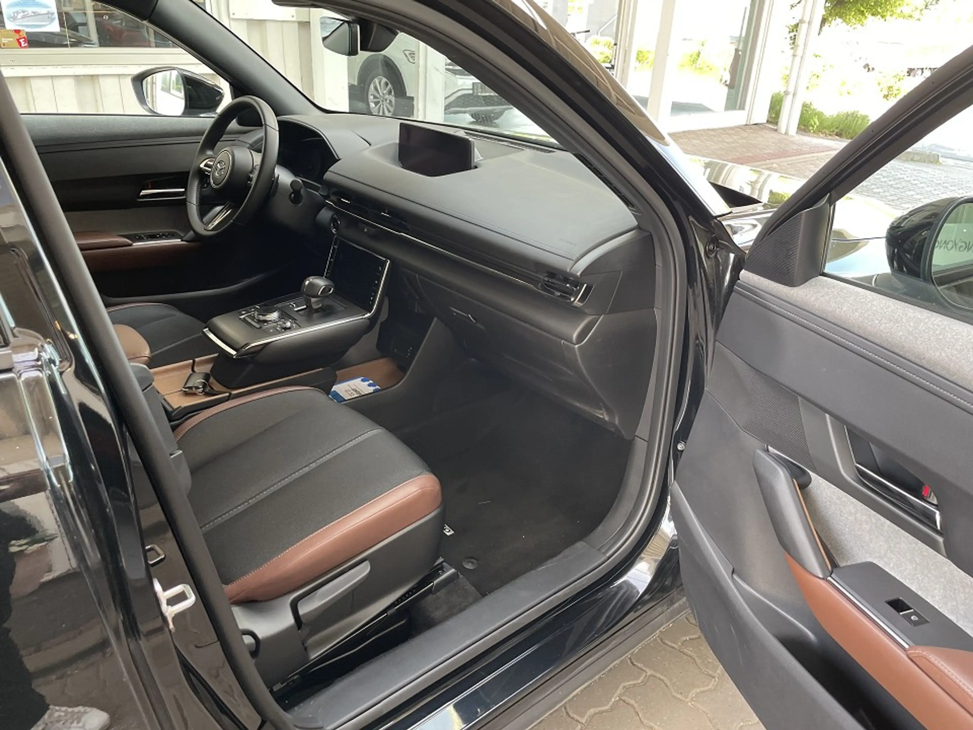 Mazda MX-30 e-SKYACTIV R-EV Advantage — photo 14