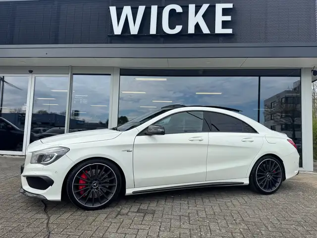 Mercedes-Benz CLA 45 AMG 4MATIC PANO Kuipstoelen