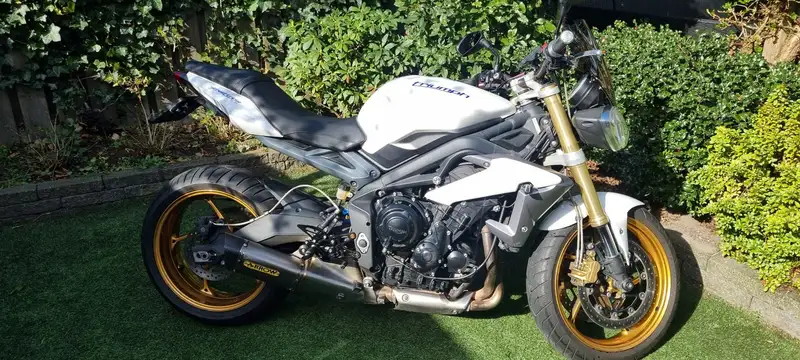 Triumph Street Triple 675 - foto 2
