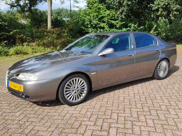 2.5 V6 Distinctive
