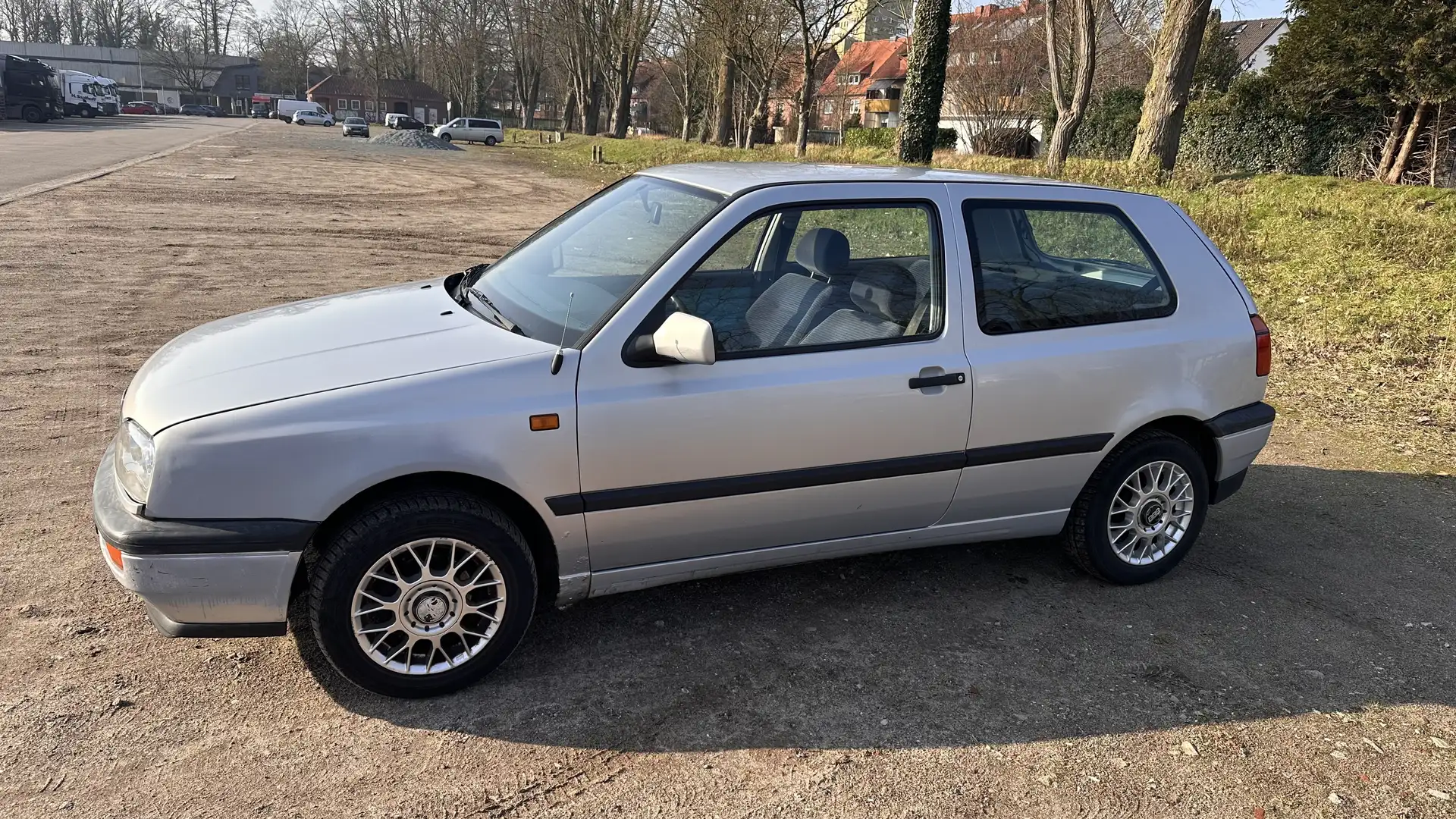 Volkswagen Golf 1.8 GT - 1
