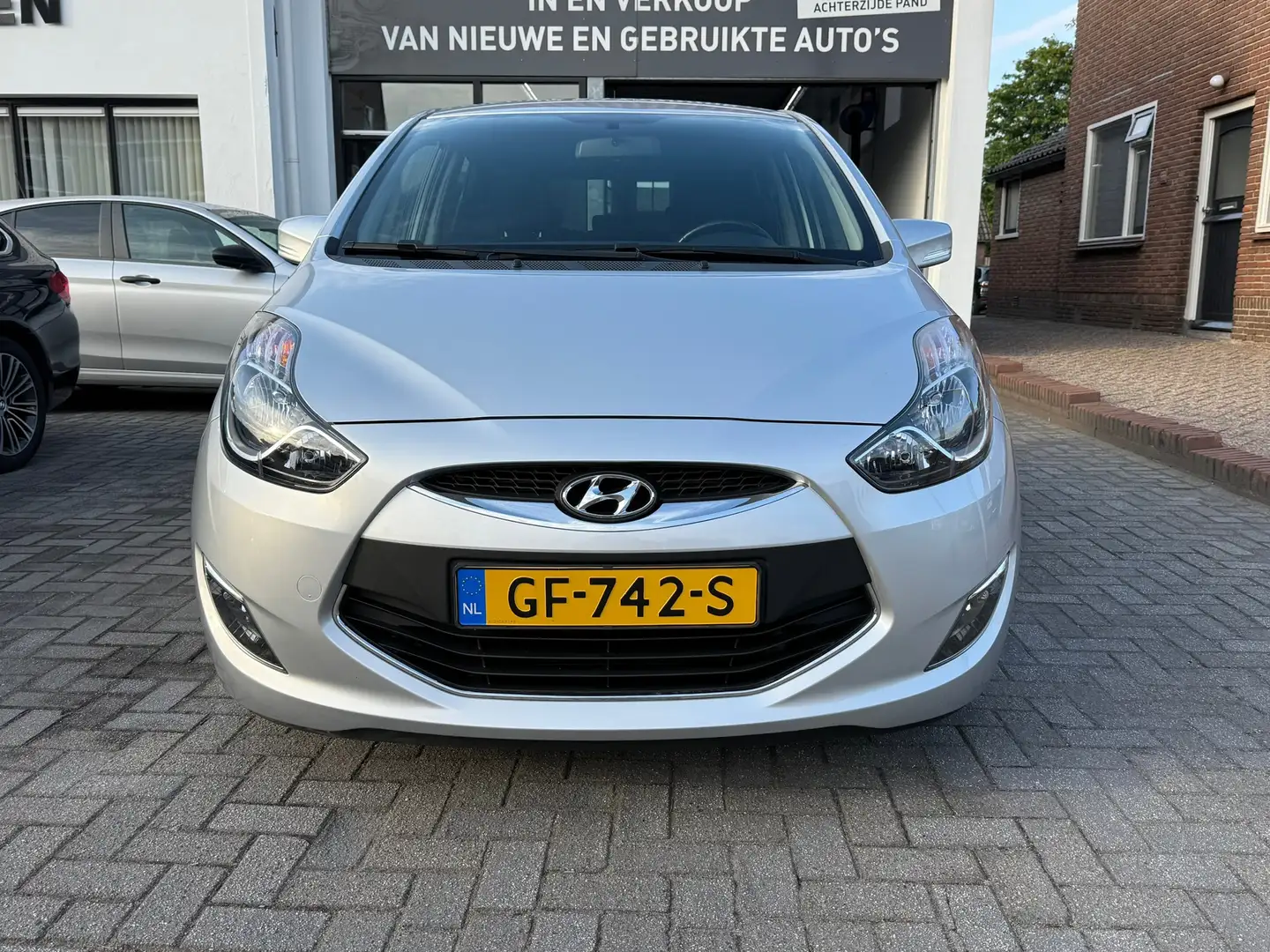 Hyundai iX20 1.6i Go! automaat, Navigatie,Airco,Achteruitrij ca Gris - 2