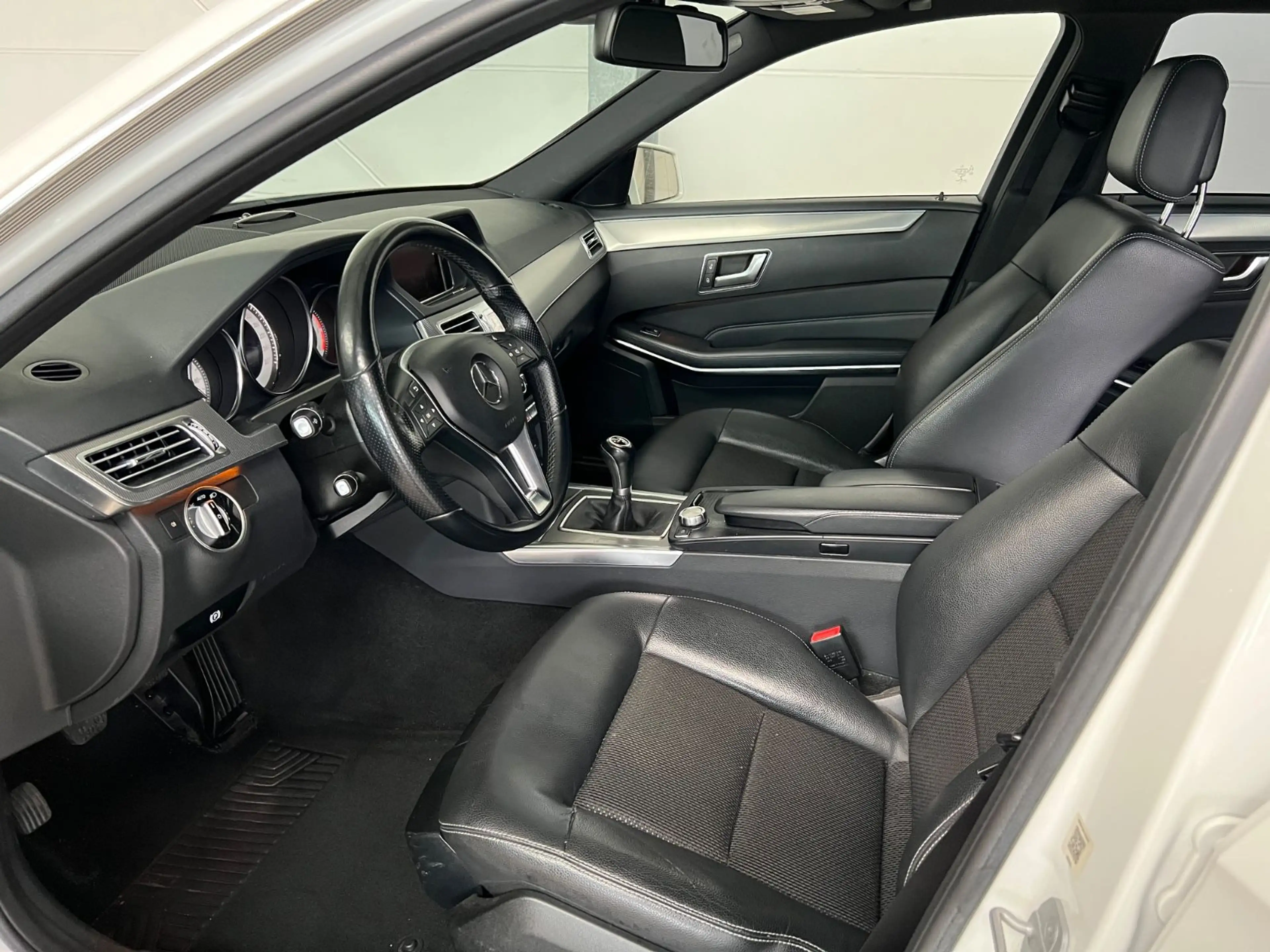 Mercedes-Benz E 250 E250T cdi Avantgarde+Leder+ParkAss+Navi+Pano+AHK — photo 5