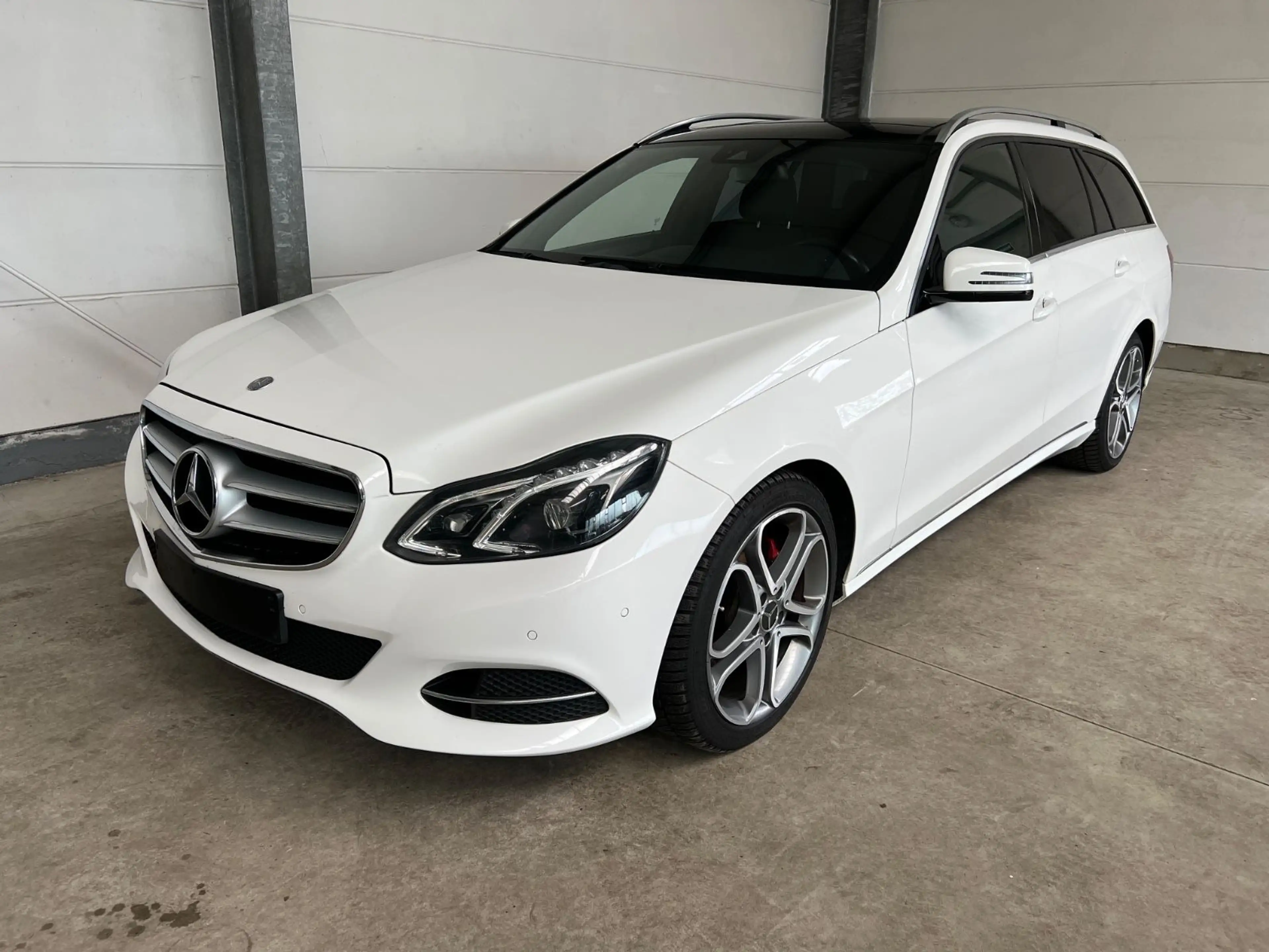 Mercedes-Benz E 250 E250T cdi Avantgarde+Leder+ParkAss+Navi+Pano+AHK