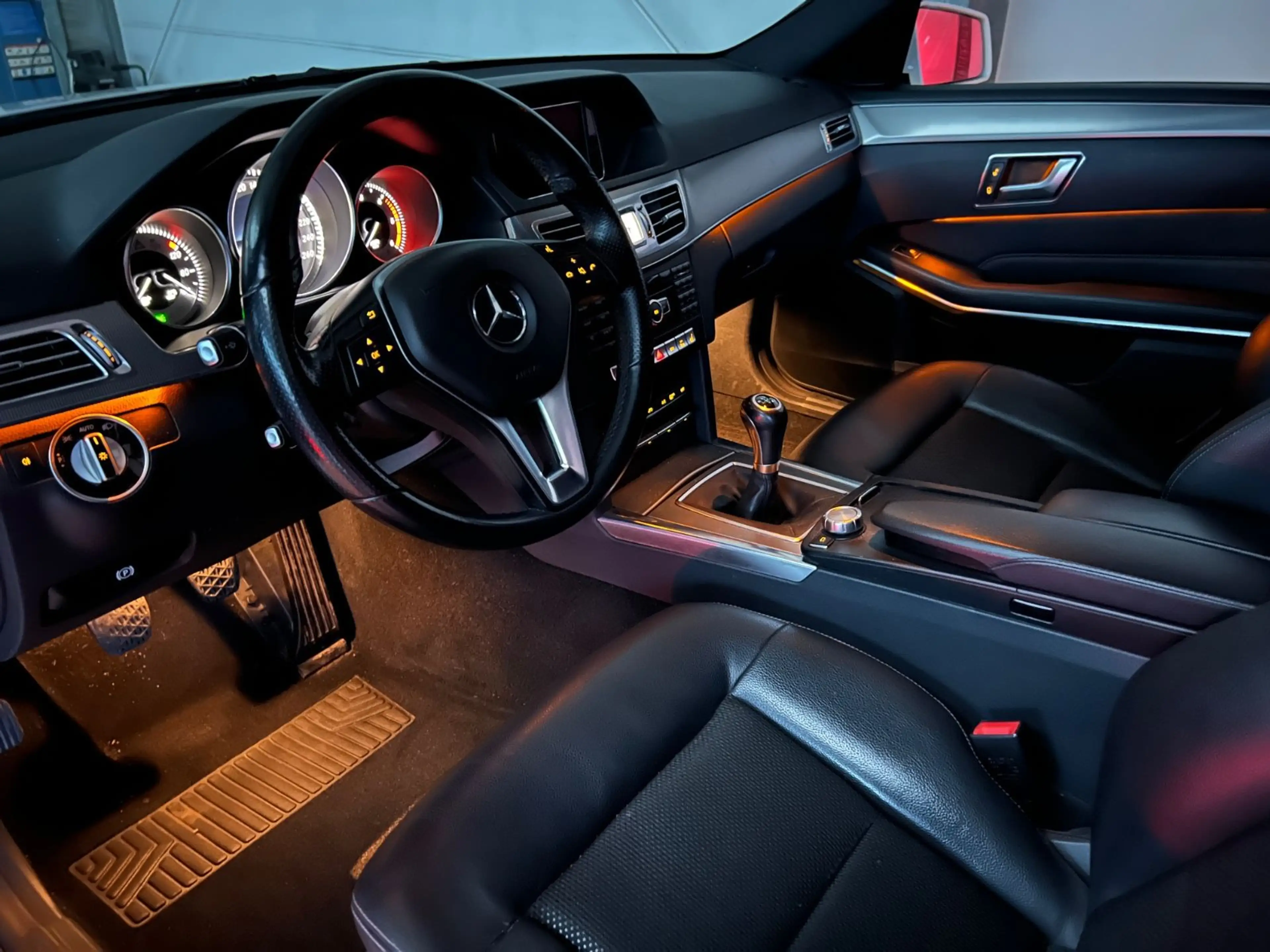 Mercedes-Benz E 250 E250T cdi Avantgarde+Leder+ParkAss+Navi+Pano+AHK — photo 7