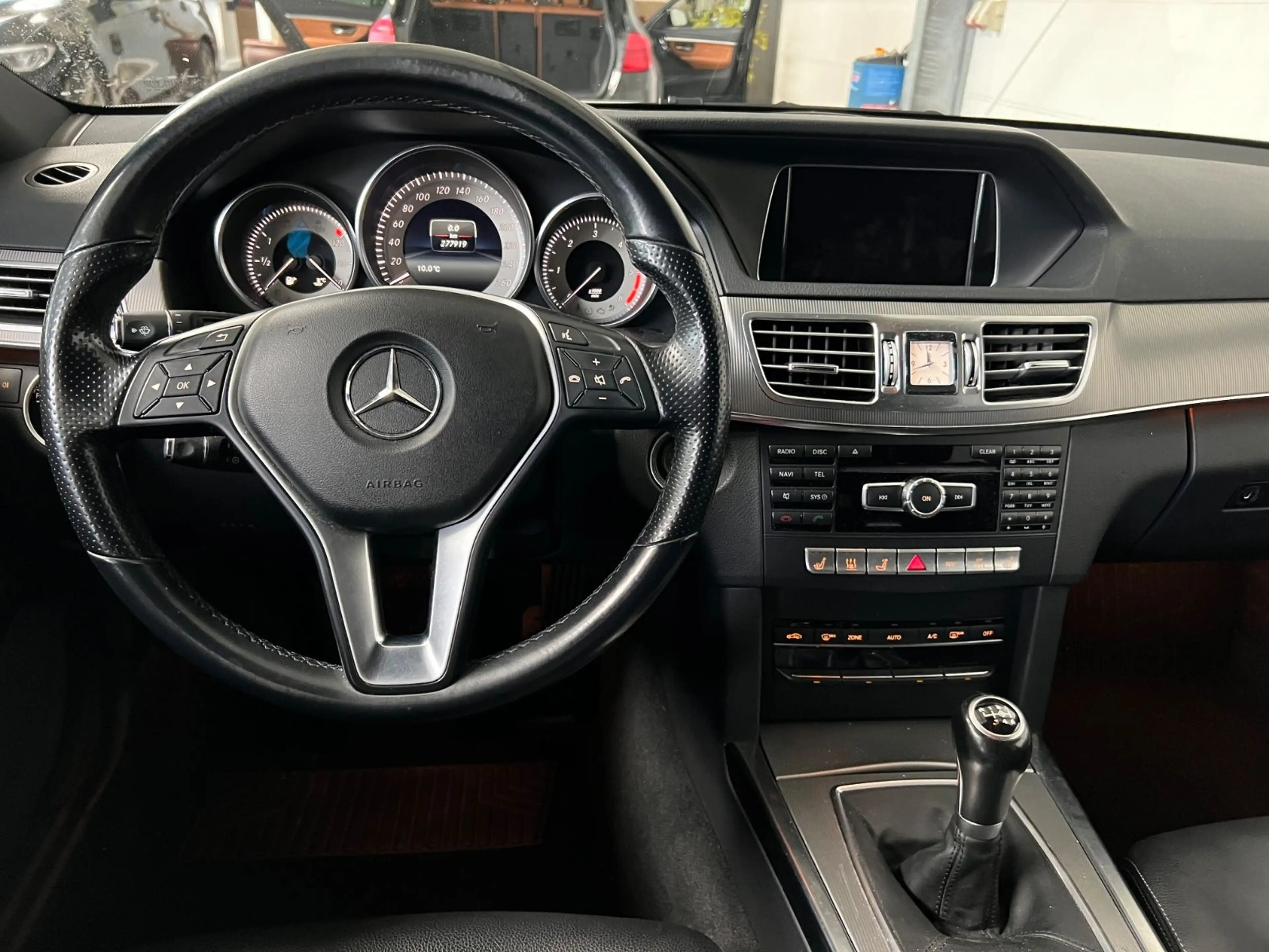 Mercedes-Benz E 250 E250T cdi Avantgarde+Leder+ParkAss+Navi+Pano+AHK — photo 10