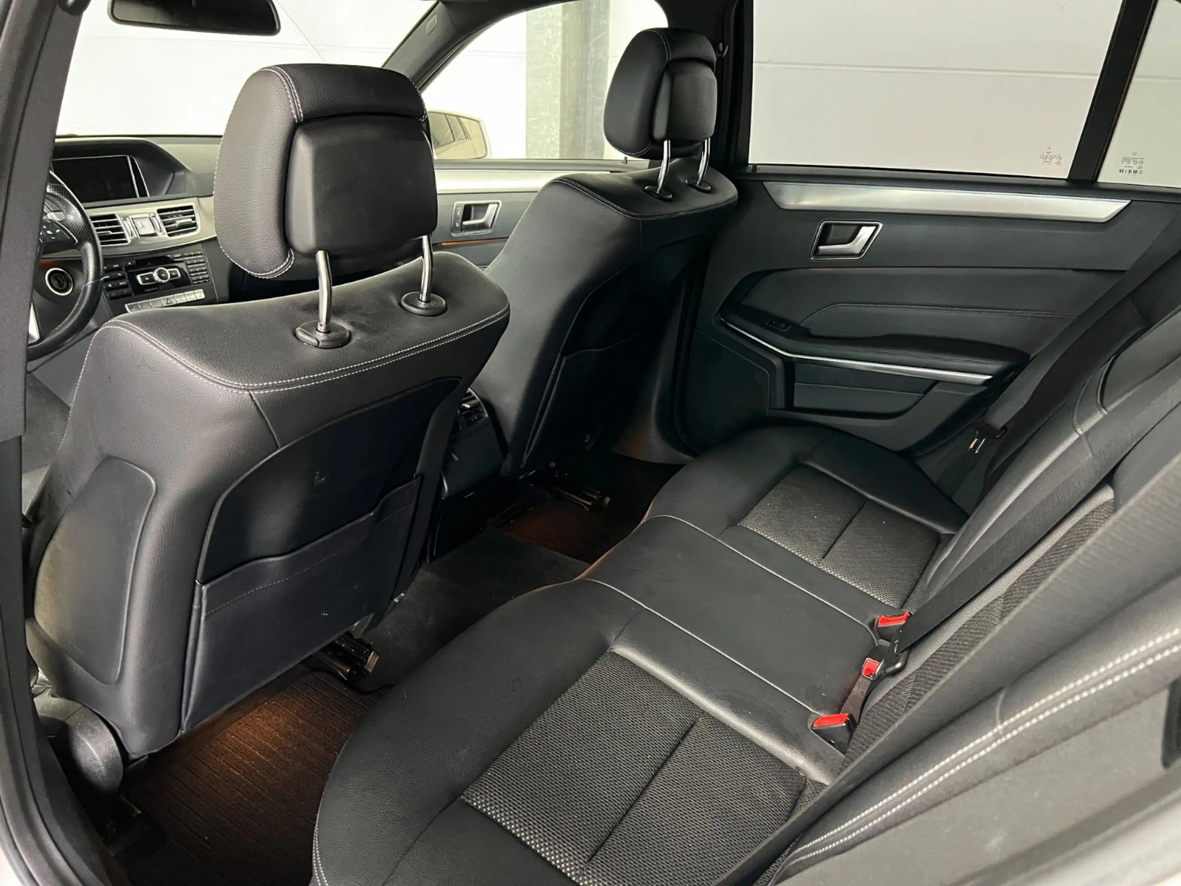 Mercedes-Benz E 250 E250T cdi Avantgarde+Leder+ParkAss+Navi+Pano+AHK — photo 12