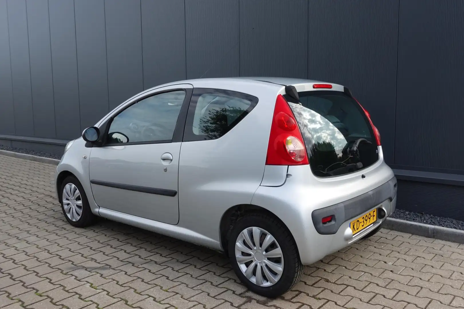Peugeot 107 1.0-12V XS AUTOMAAT/AIRCO Gris - 2