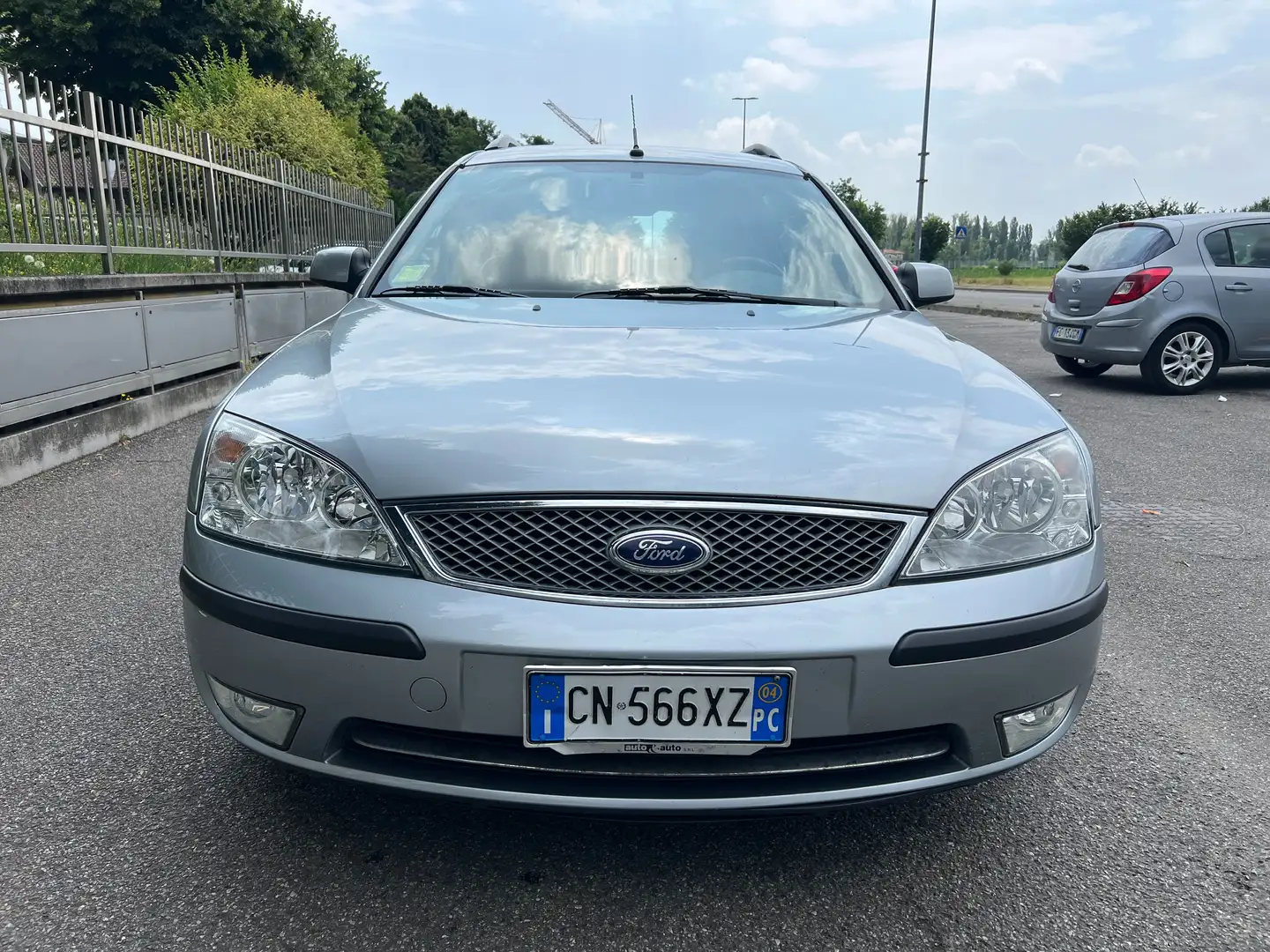 Ford Mondeo Mondeo SW 2.0 duratec Ghia Argintiu - 2