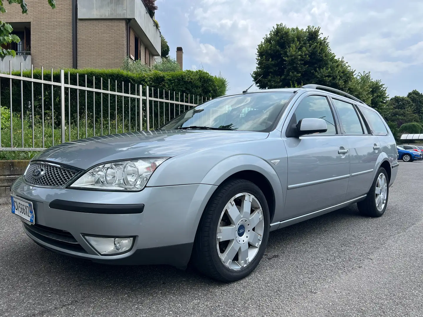 Ford Mondeo Mondeo SW 2.0 duratec Ghia Argintiu - 1