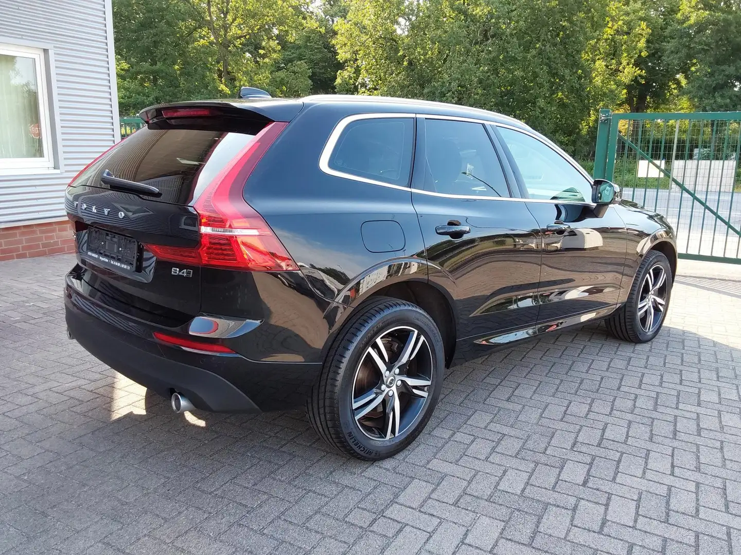 Volvo XC60 B4 D AWD Momentum Pro AHK/ACC/AHZ/APP/KAM 145 k... Noir - 2