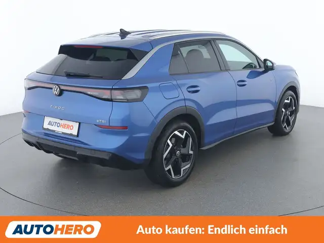 Volkswagen T-Roc view 6