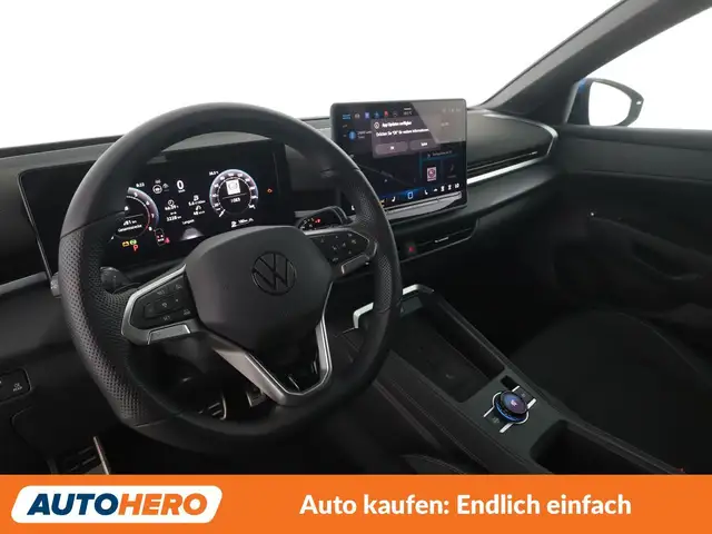 Volkswagen T-Roc view 11