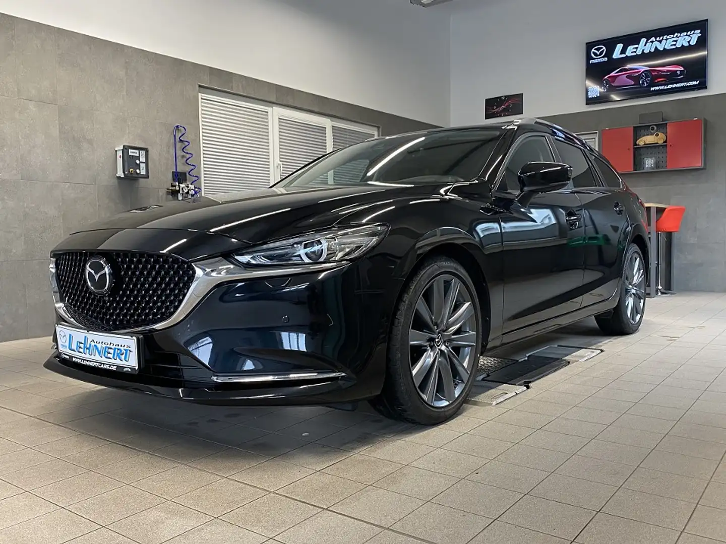 Mazda 6 SK SKYACTIV-G 194 FWD 5T 6AG AL-SIGNATURE Zwart - 1