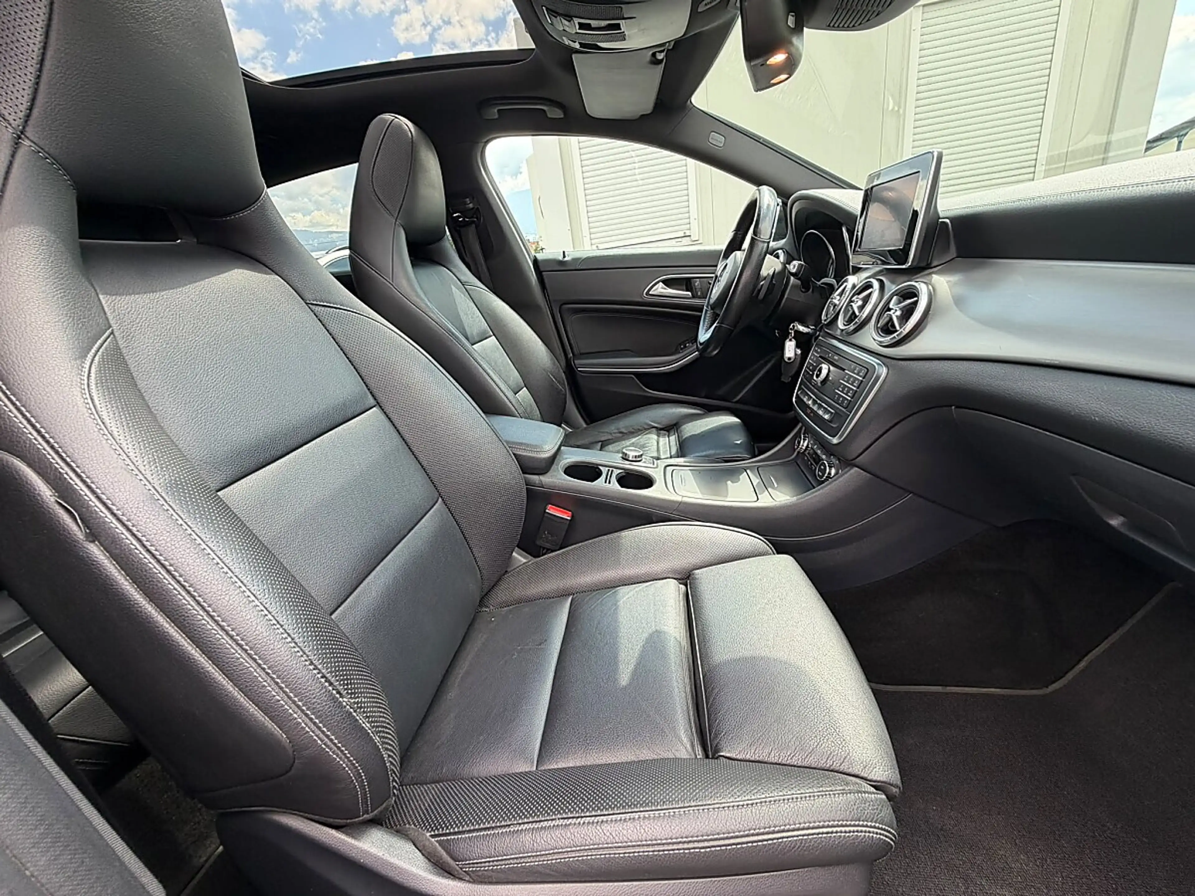 Mercedes-Benz CLA 220 d **Allrad** — photo 11