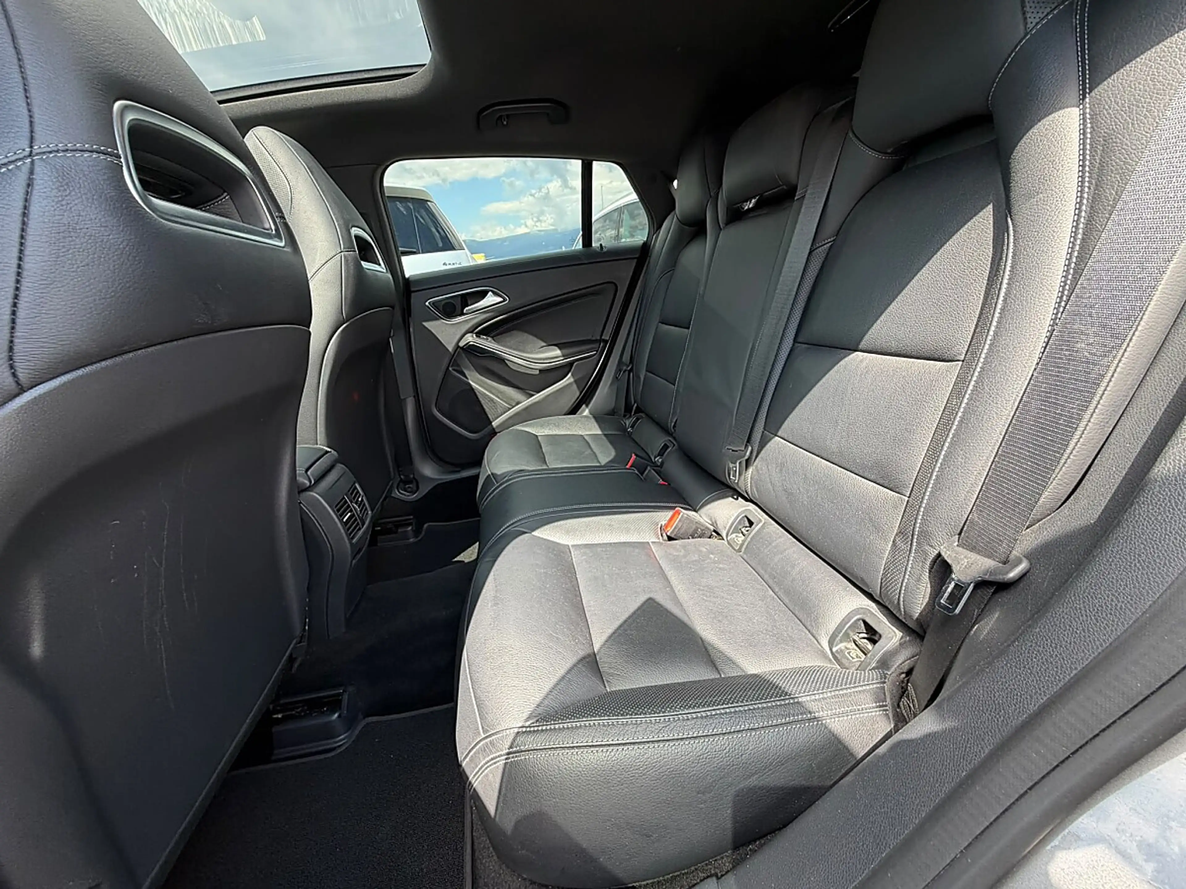 Mercedes-Benz CLA 220 d **Allrad** — photo 12
