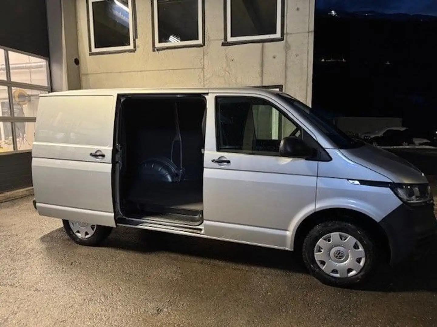 Volkswagen T6.1 Transporter  Kasten Silber - 1