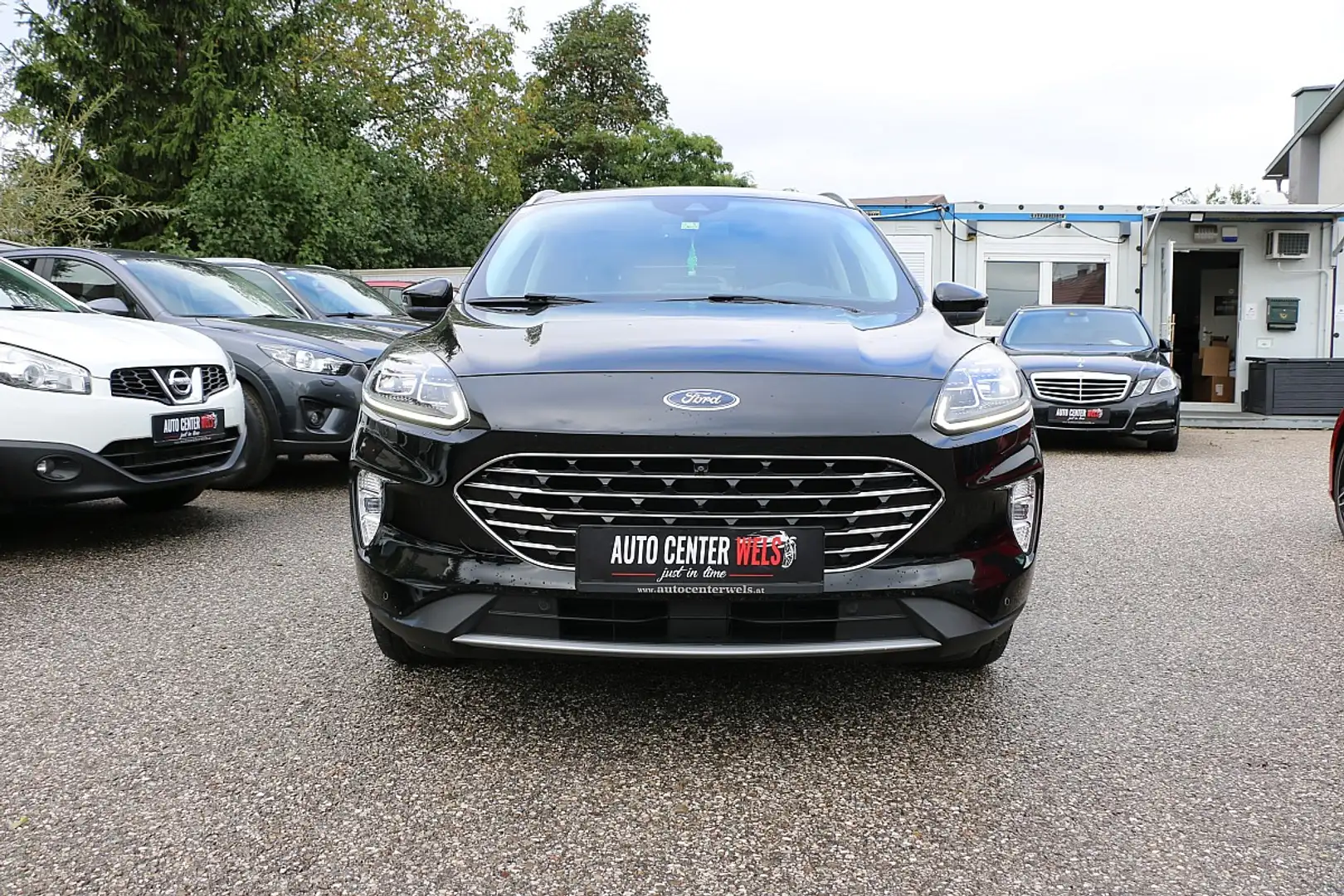 Ford Kuga 2,0 EcoBlue AWD Titanium X Aut. Schwarz - 2