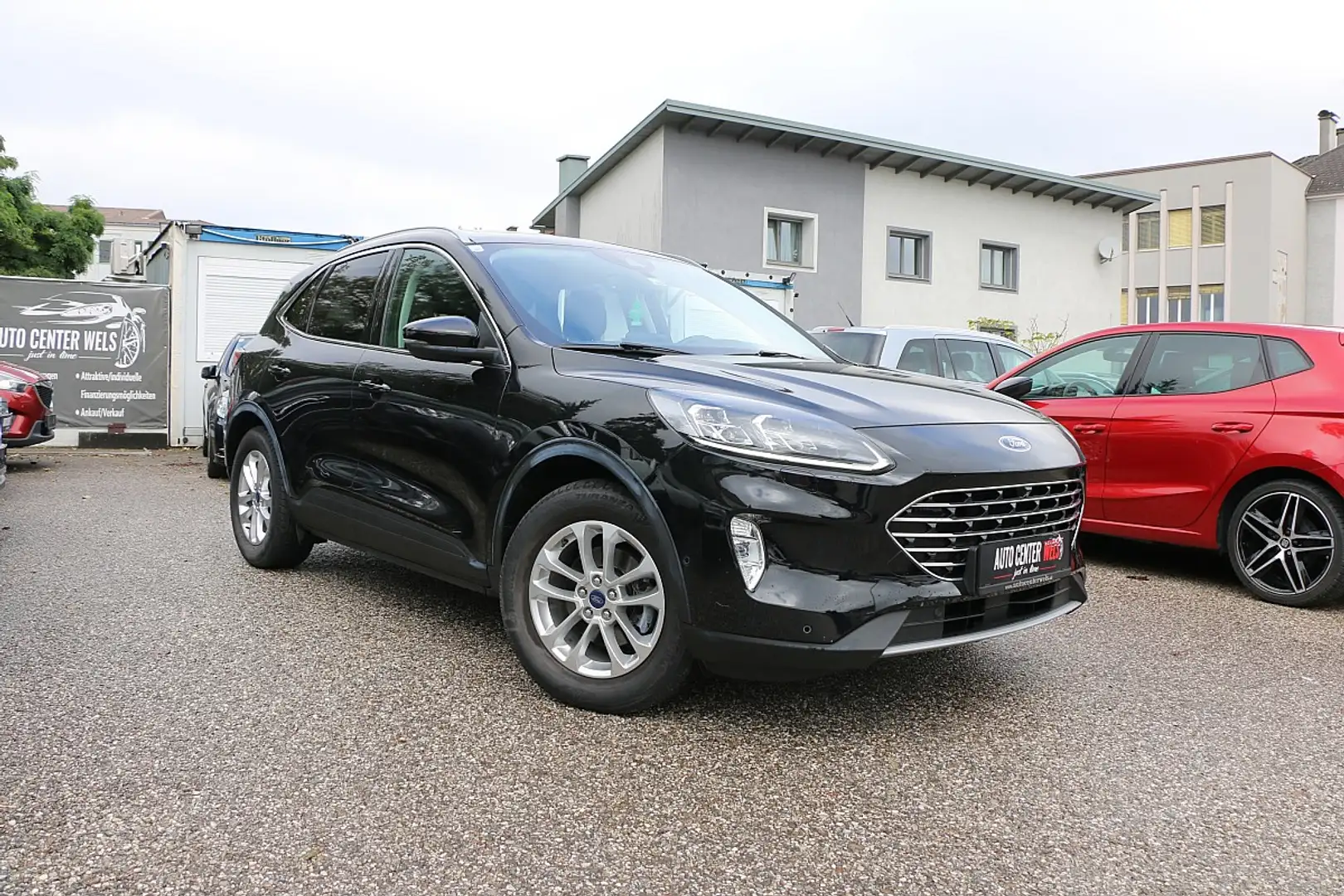 Ford Kuga 2,0 EcoBlue AWD Titanium X Aut. Schwarz - 1
