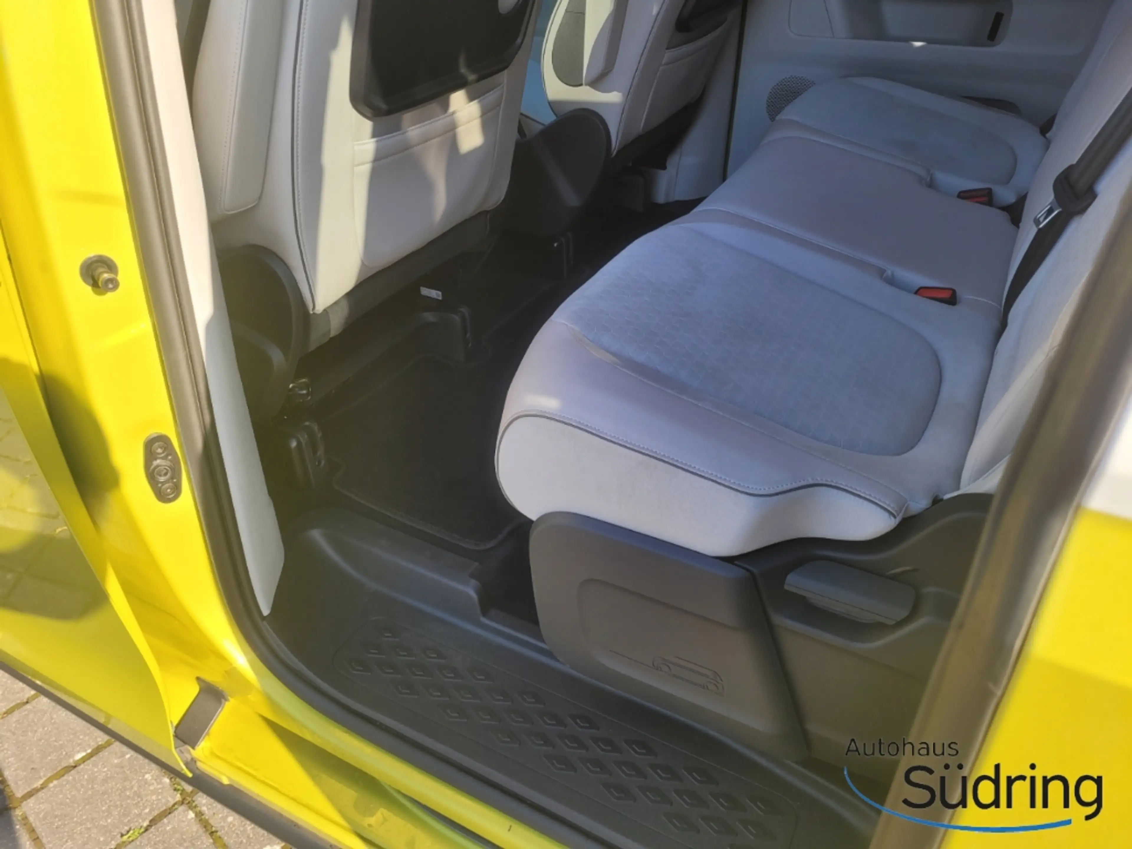Volkswagen ID. Buzz Pro KR 77kWh StandHZG AHK AreaView — photo 11