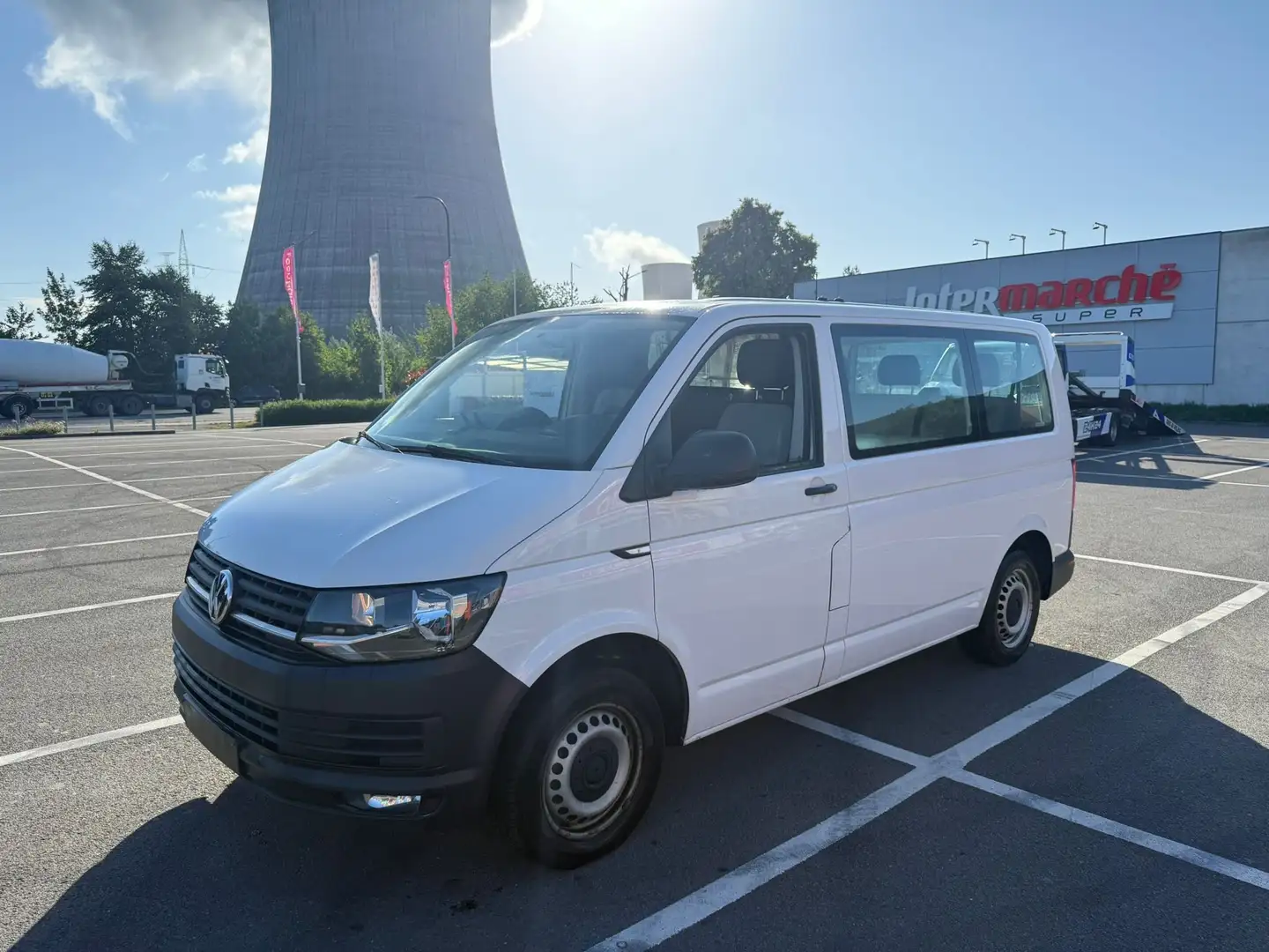 Volkswagen T6 Kombi 2.0 TDi SCR BMT - 2