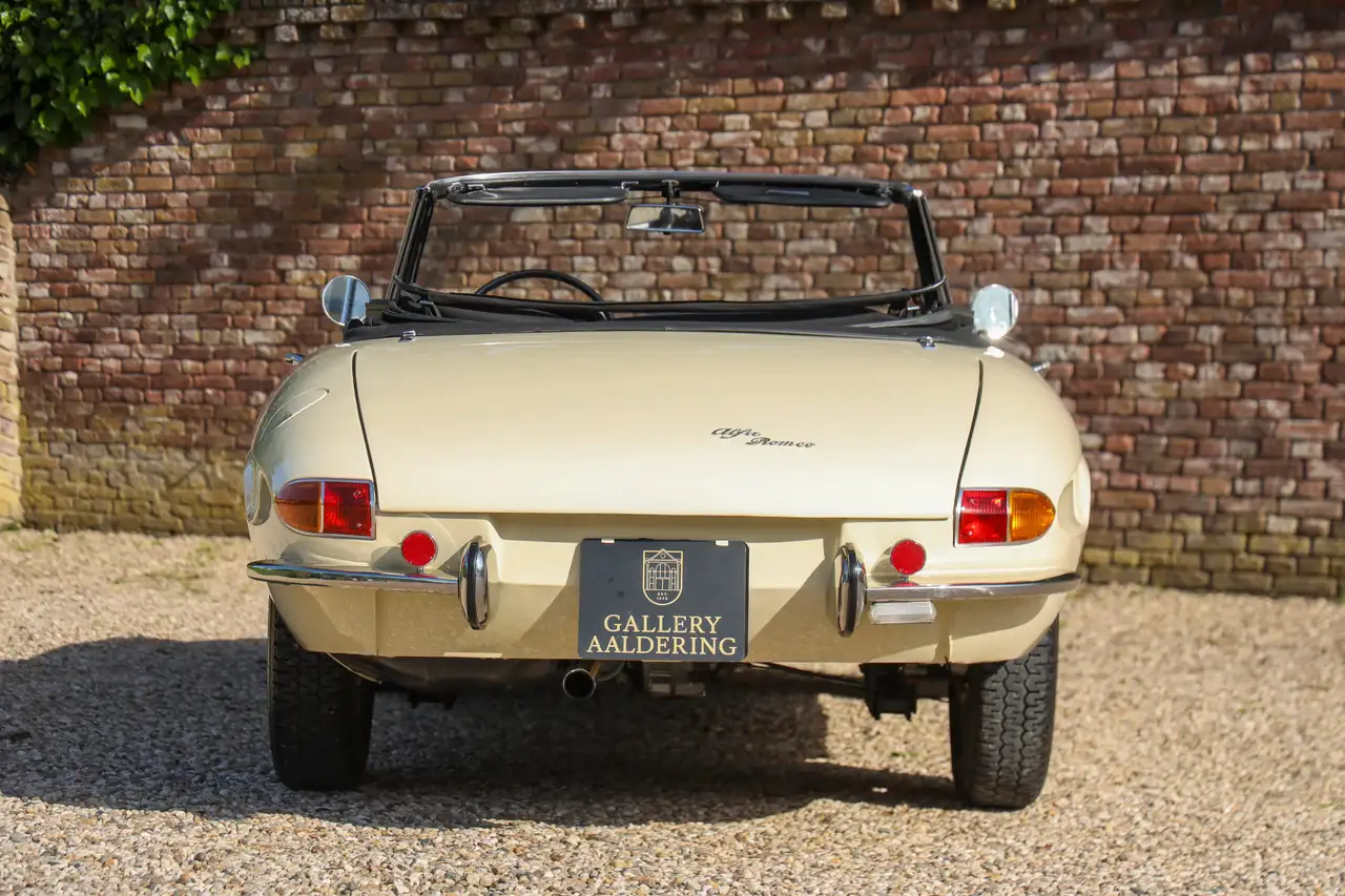 Alfa Romeo Spider Duetto 1600 Restored condition - A restoration fro, foto 6