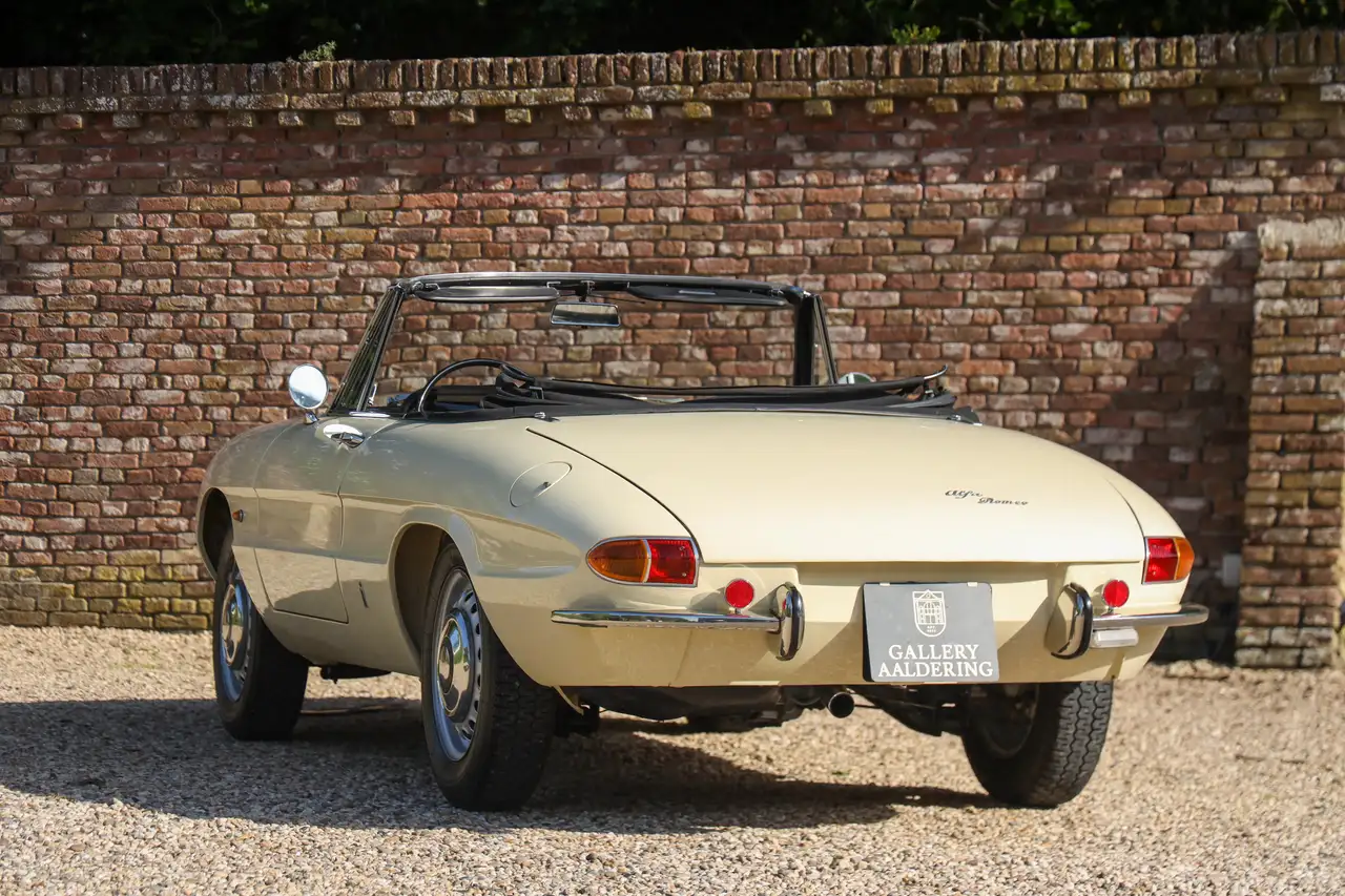 Alfa Romeo Spider Duetto 1600 Restored condition - A restoration fro, foto 2