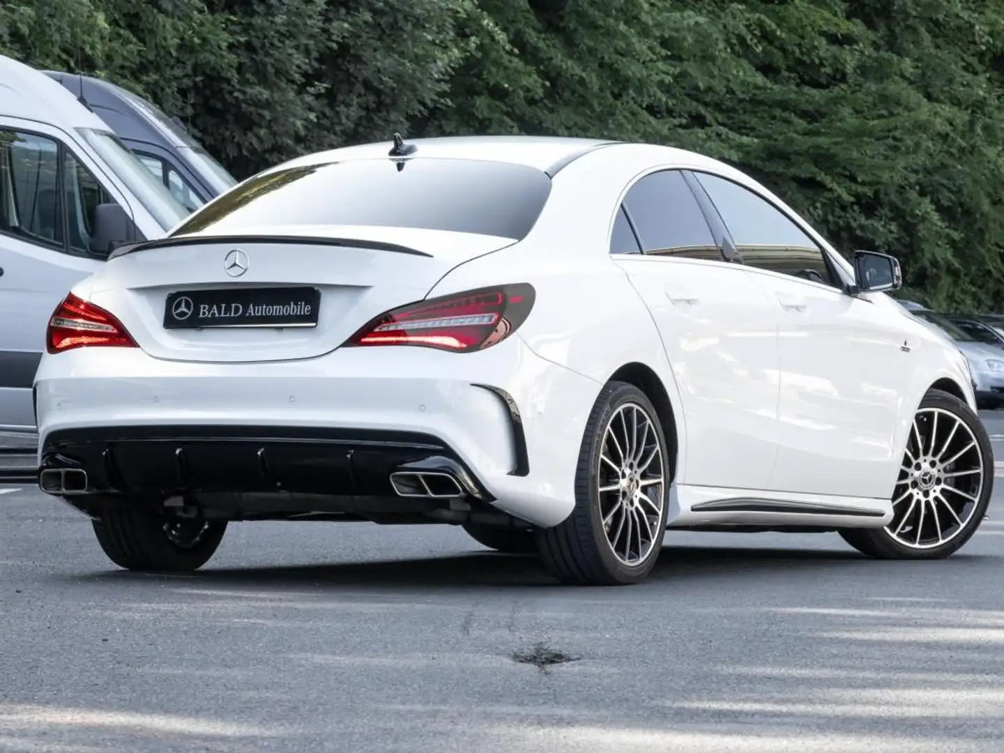 Mercedes-Benz CLA 180 Coupé PEAK +AMG+LED+Navi+Cam+Ambiente Weiß - 2