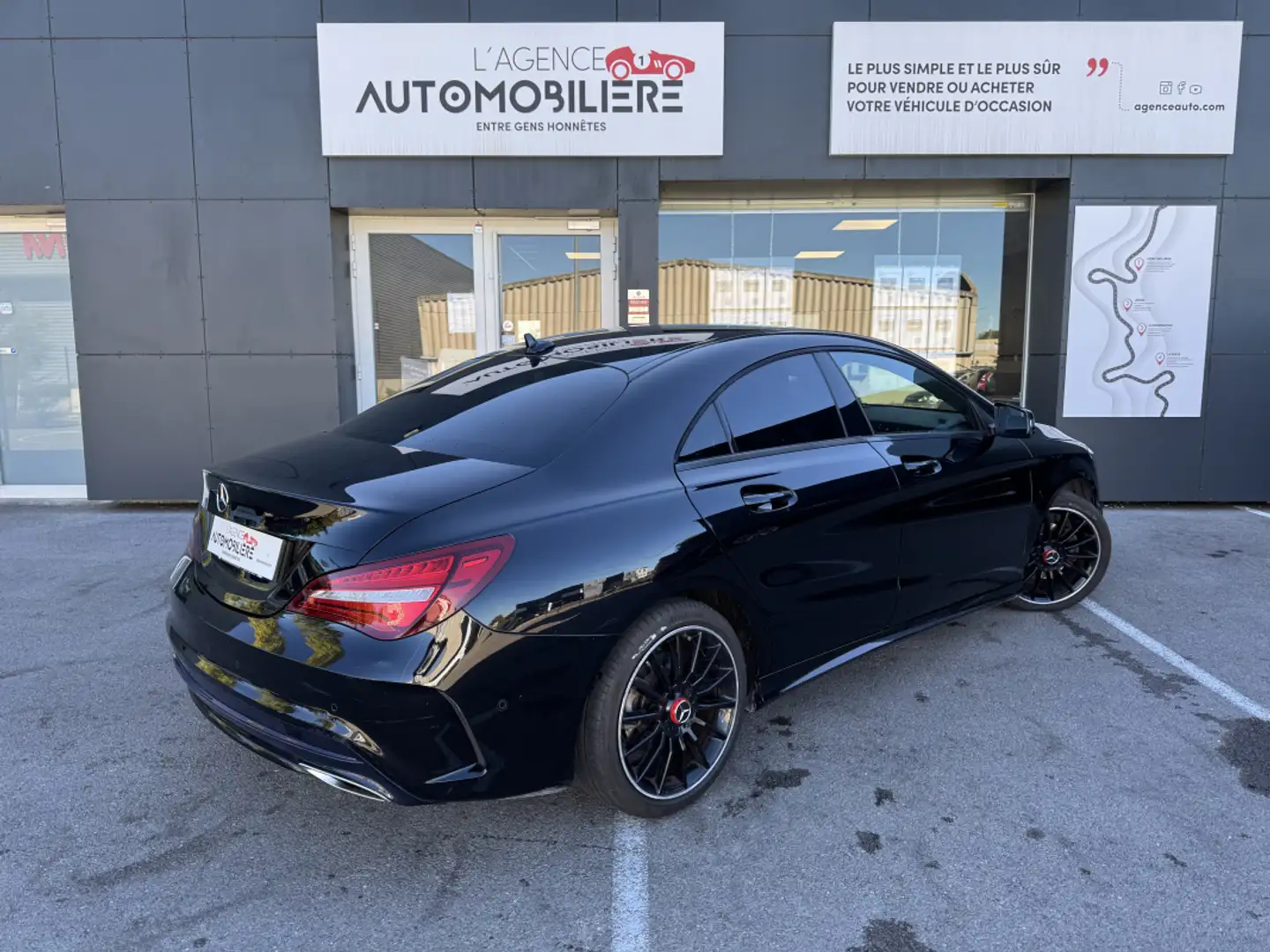 Mercedes-Benz CLA 200 200d 7G-CDT AMG LINE Fascination Schwarz - 2